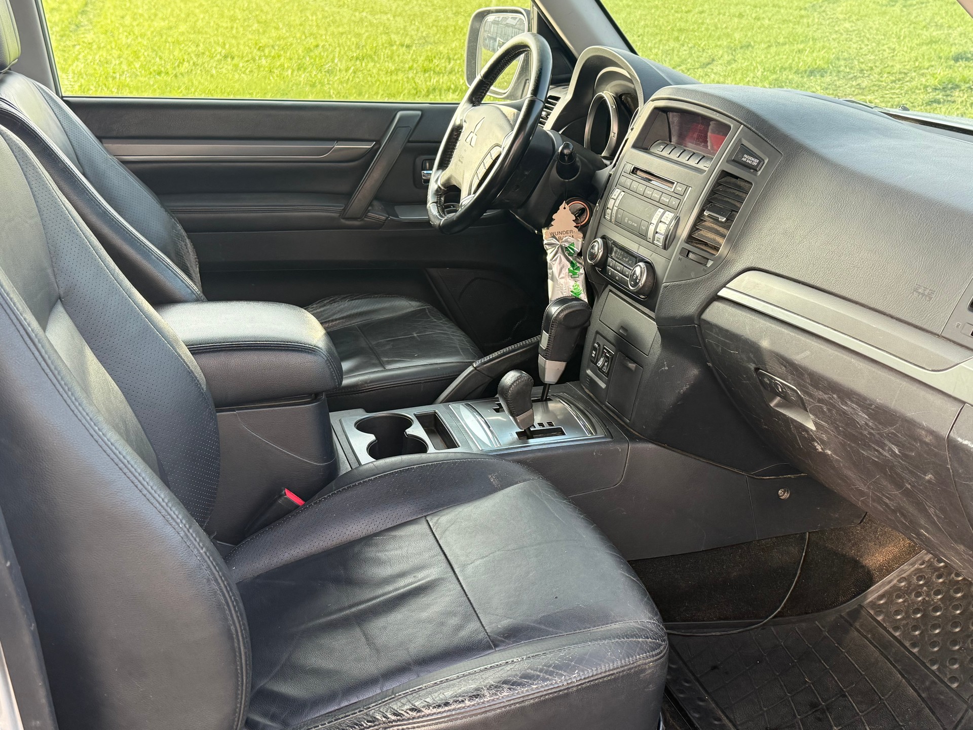 MITSUBISHI Pajero 3.2 DI-D Intense Automatic-image-9