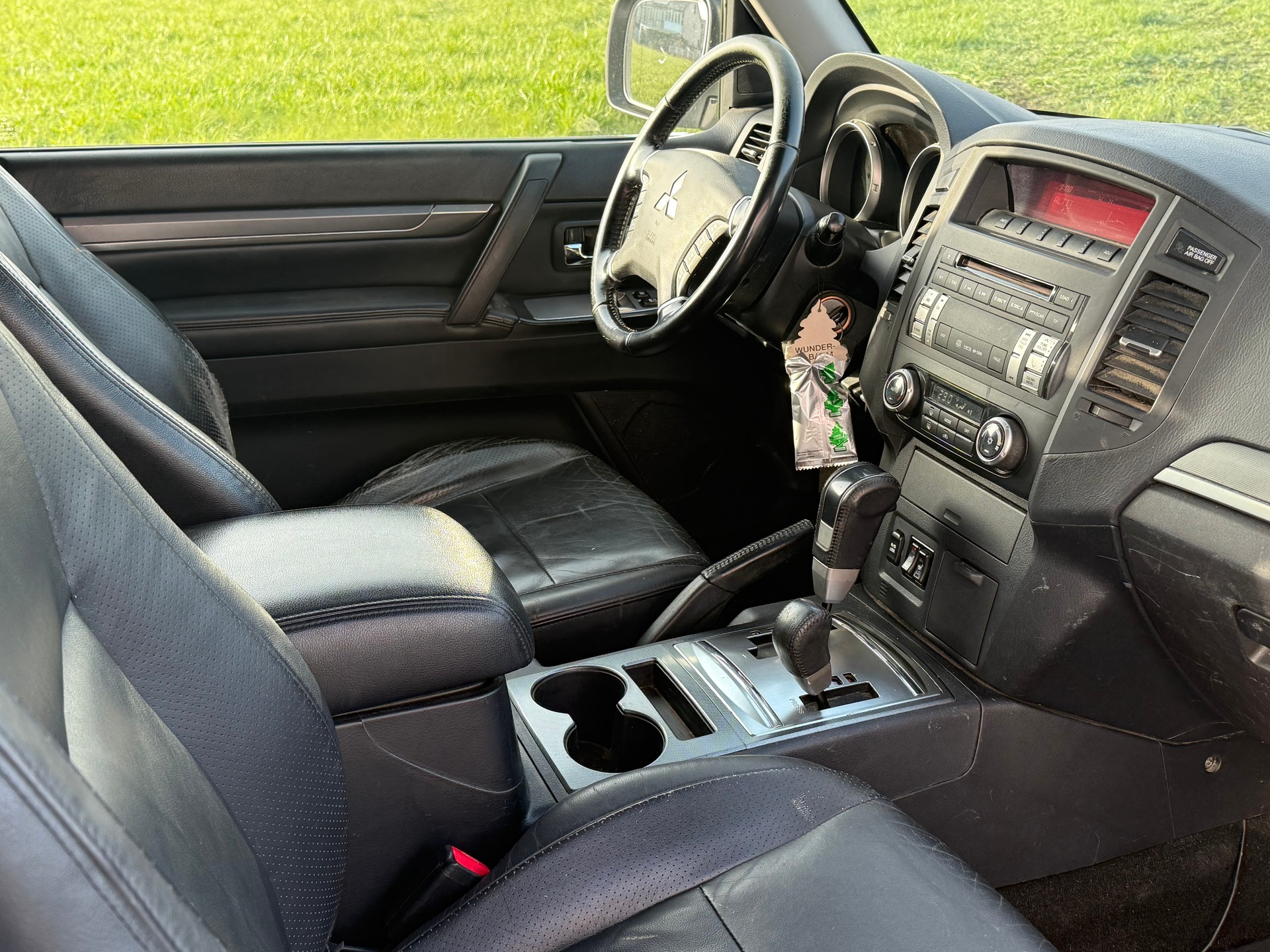 MITSUBISHI Pajero 3.2 DI-D Intense Automatic-image-10
