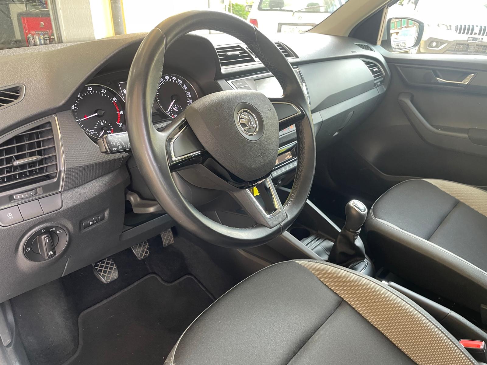 SKODA Fabia 1.2 TSI Ambition-image-11