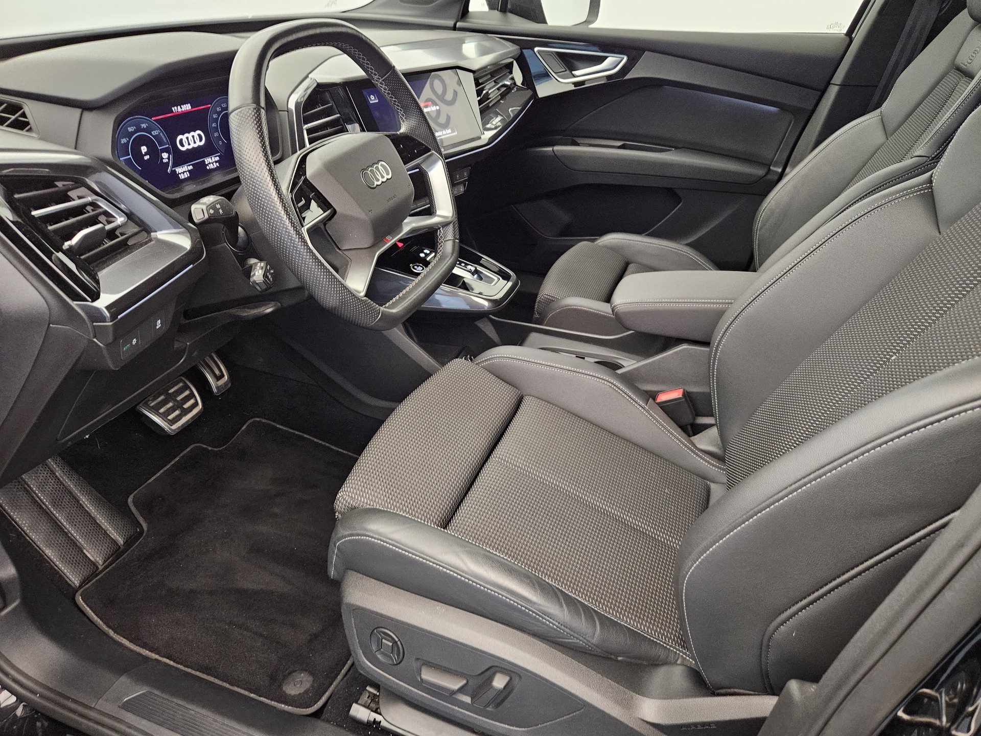 AUDI Q4 e-tron 50 quattro-image-11