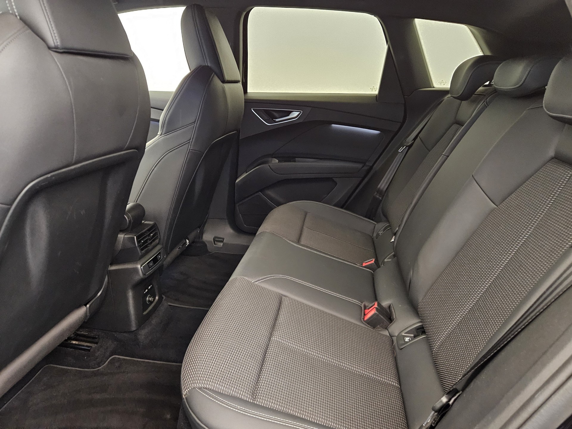 AUDI Q4 e-tron 50 quattro-image-12