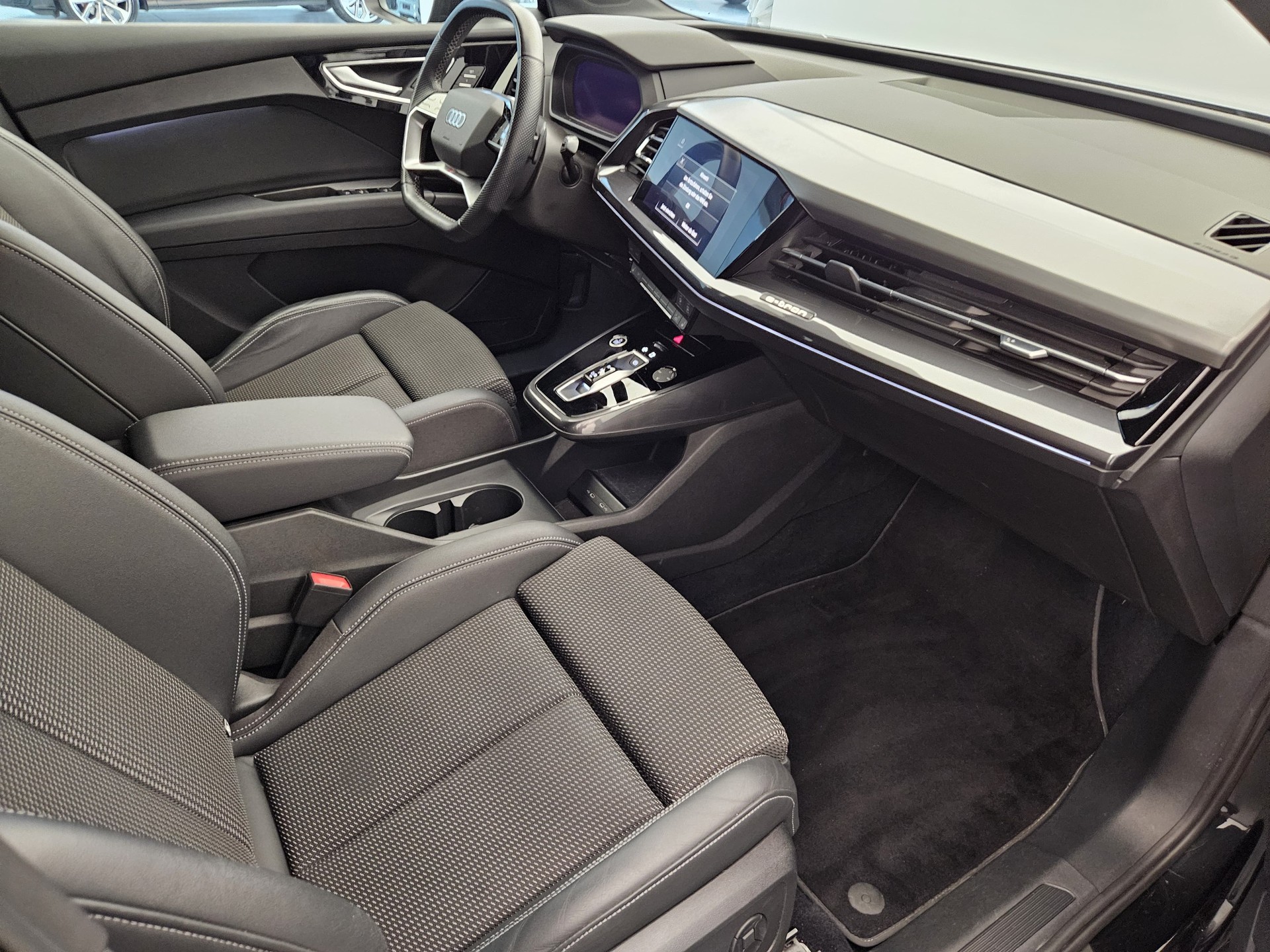 AUDI Q4 e-tron 50 quattro-image-11