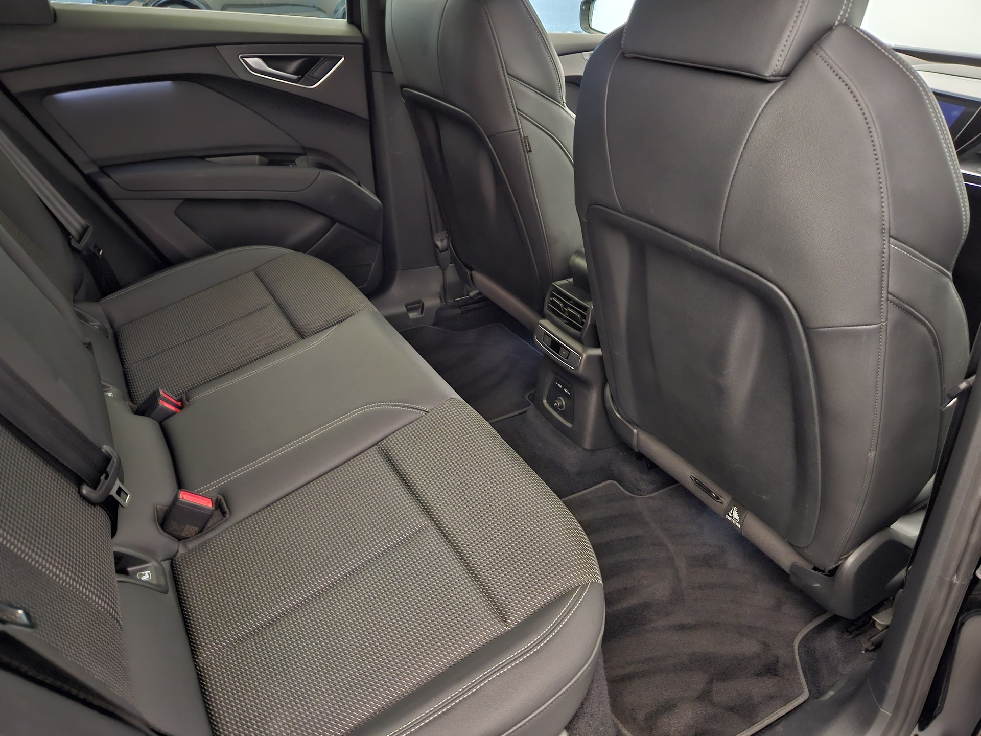 AUDI Q4 e-tron 50 quattro-image-13
