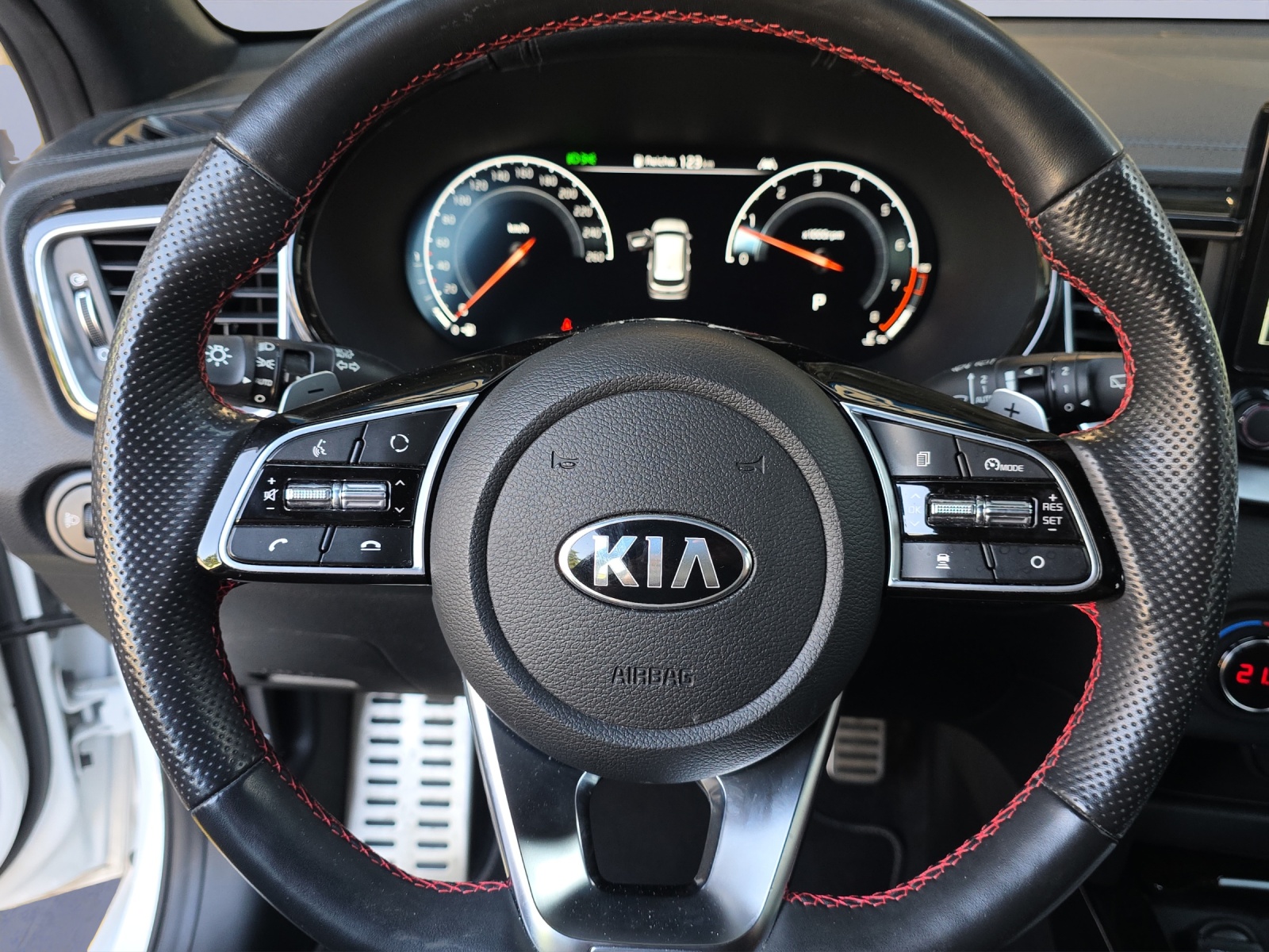 KIA Ceed 1.6 T-GDi GT-image-12
