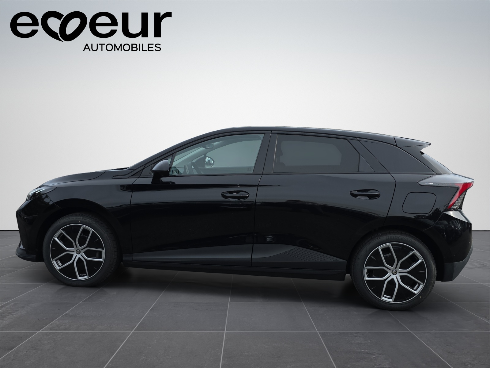 MG 4 64 kWh Luxury-image-2