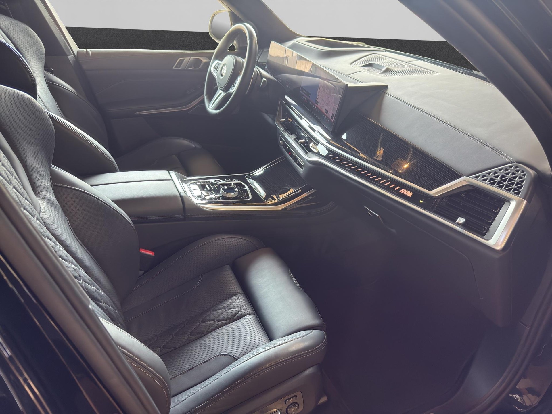 BMW X7 M60i-image-17