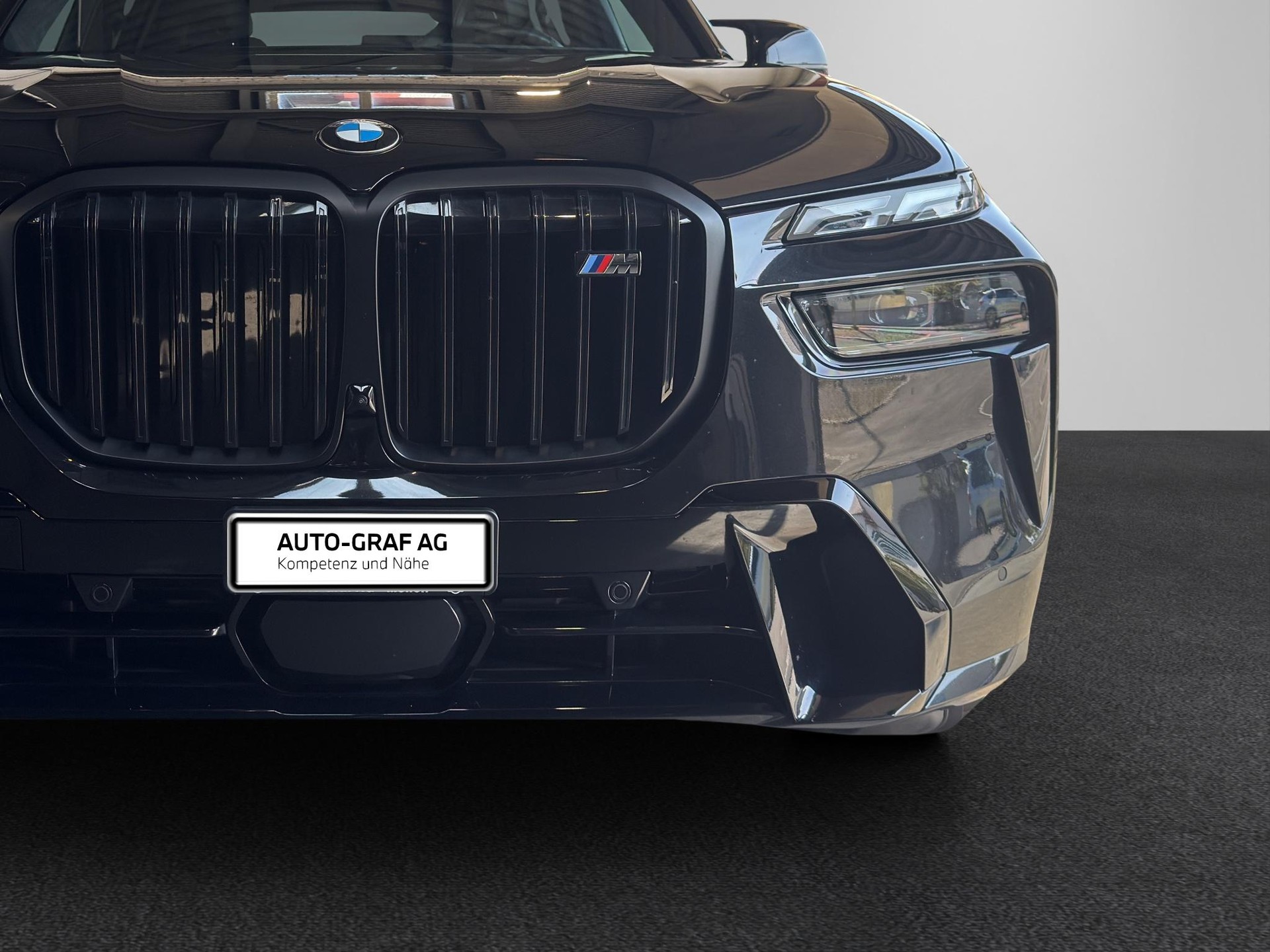 BMW X7 M60i-image-8