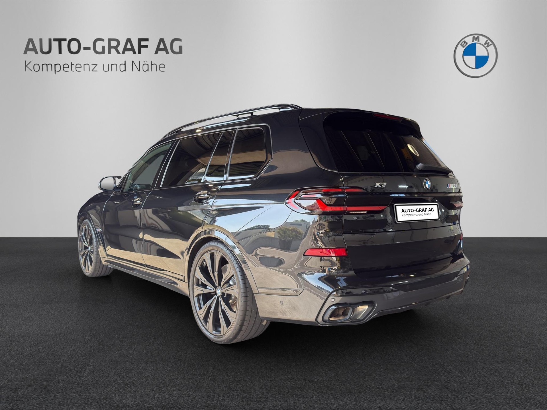 BMW X7 M60i-showroom-element-2
