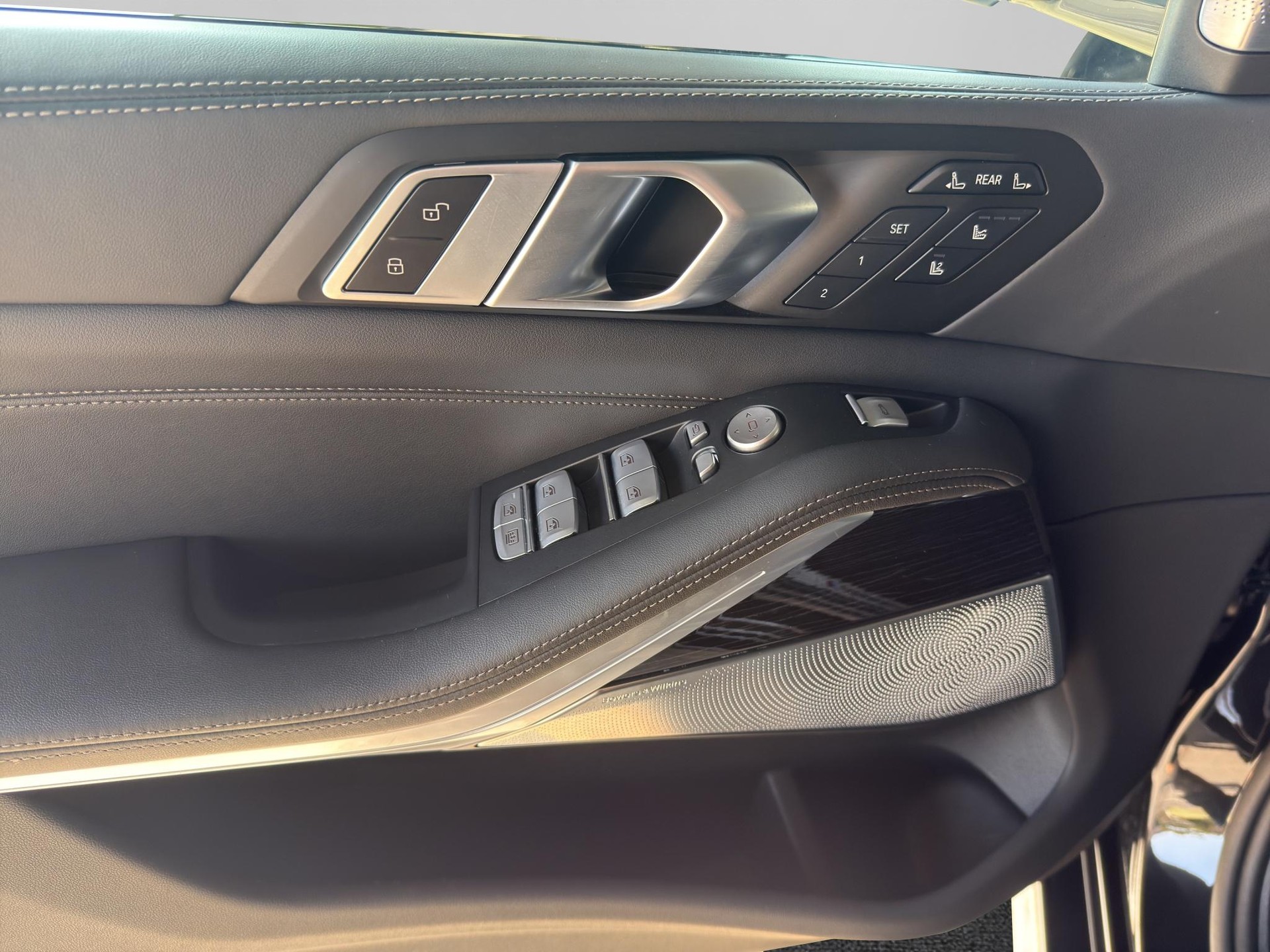 BMW X7 M60i-image-12