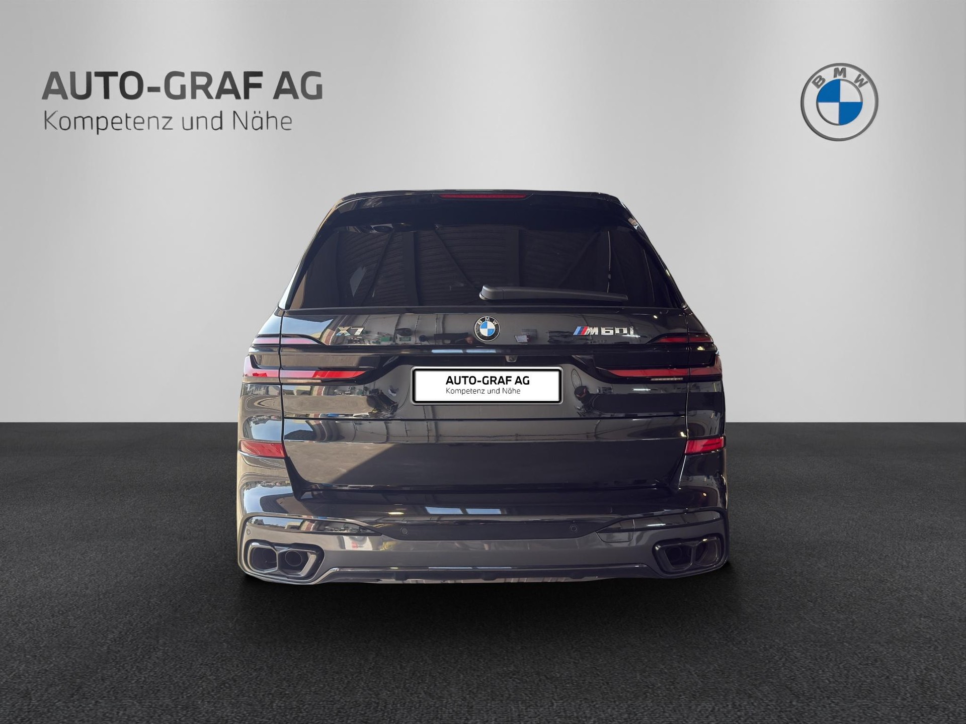 BMW X7 M60i-showroom-element-3