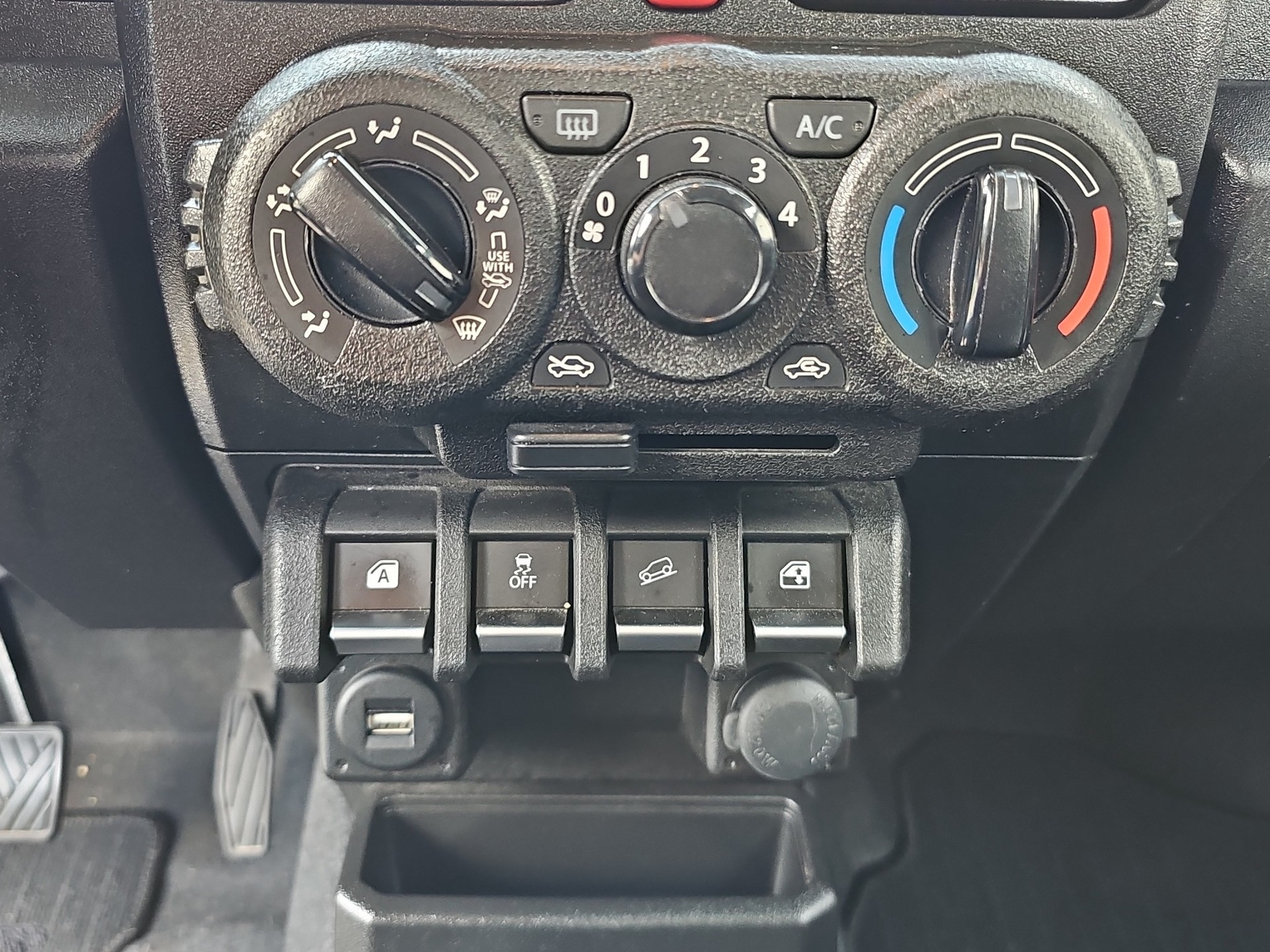 SUZUKI Jimny 1.5 Compact+ 4x4-image-15