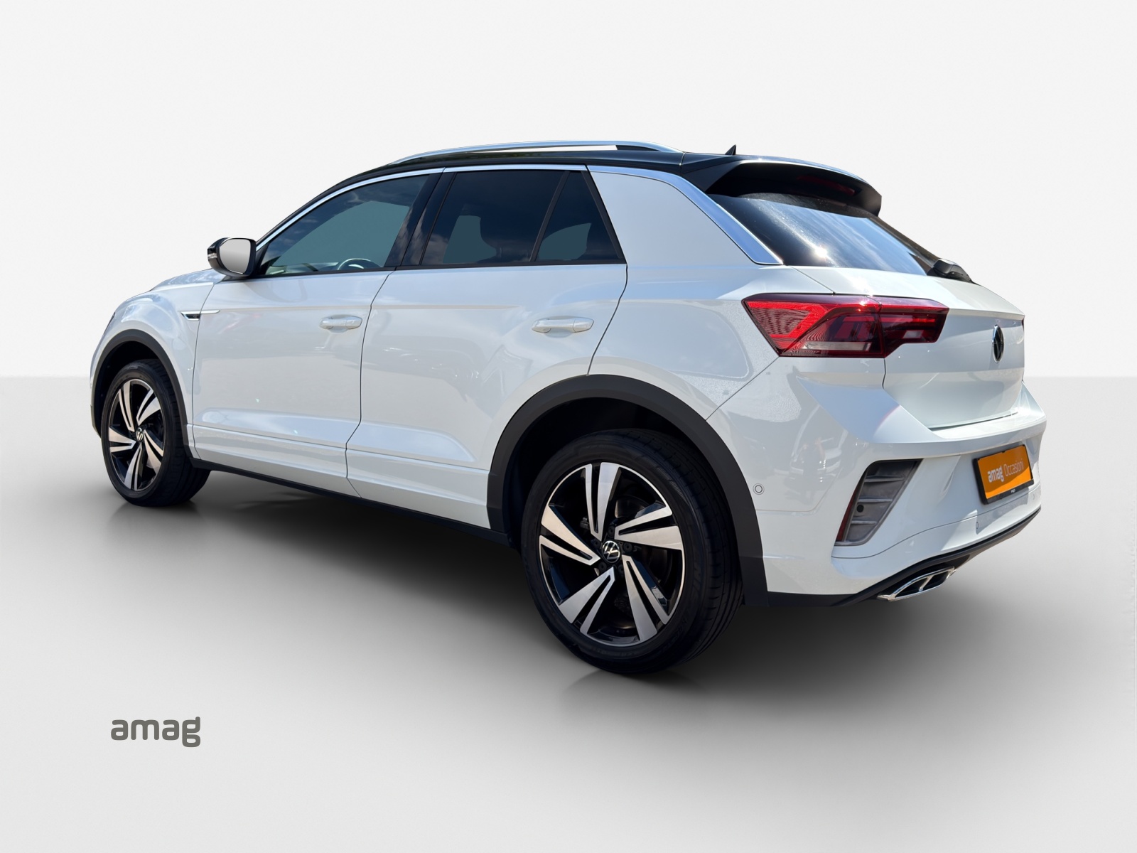 VW T-Roc 2.0 TSI R-Line DSG 4Motion-image-2