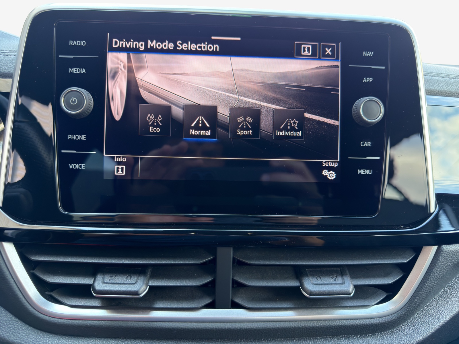 VW T-Roc 2.0 TSI R-Line DSG 4Motion-image-14