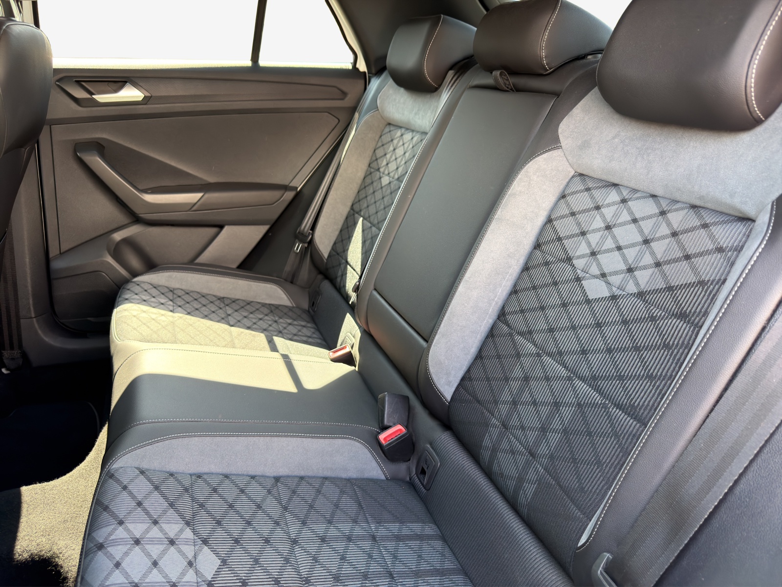 VW T-Roc 2.0 TSI R-Line DSG 4Motion-image-11