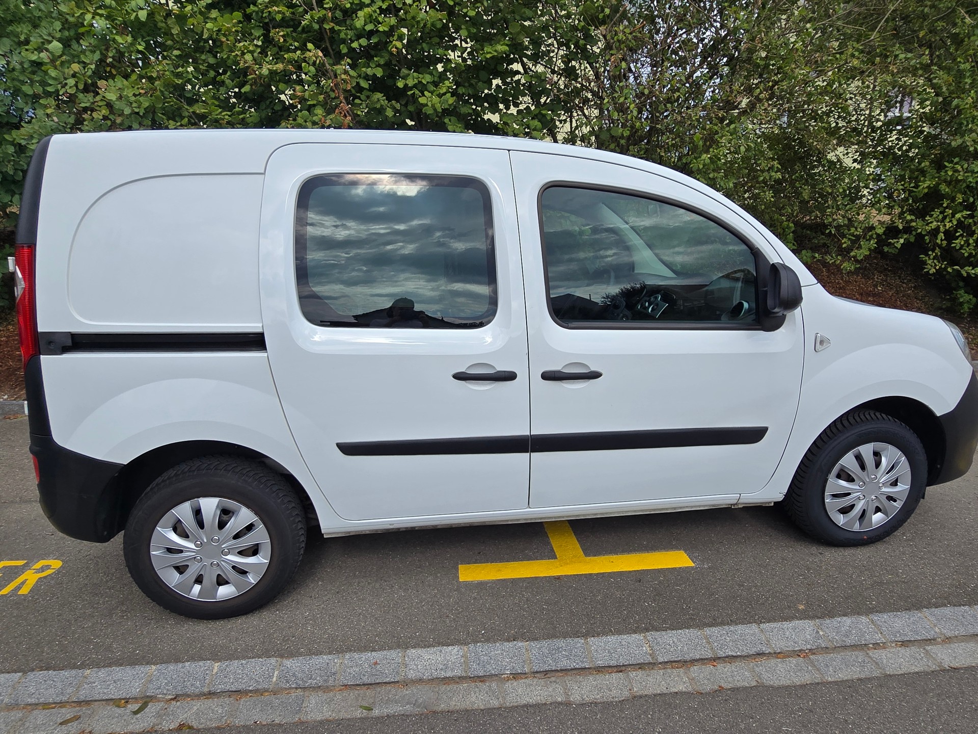 RENAULT 1.6 16V 105 Express-image-0