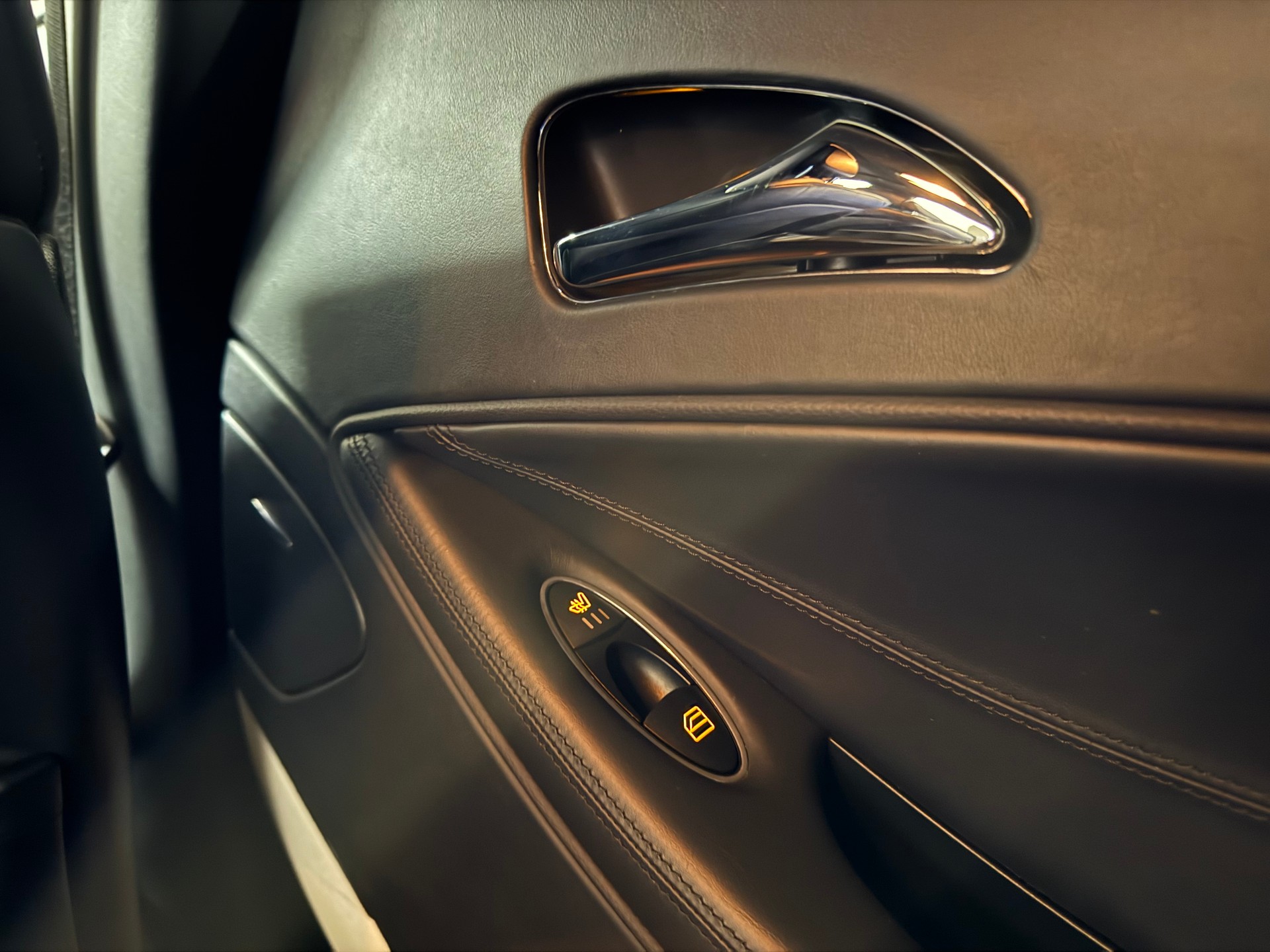 MERCEDES-BENZ CLS 63 AMG 7G-Tronic-image-10
