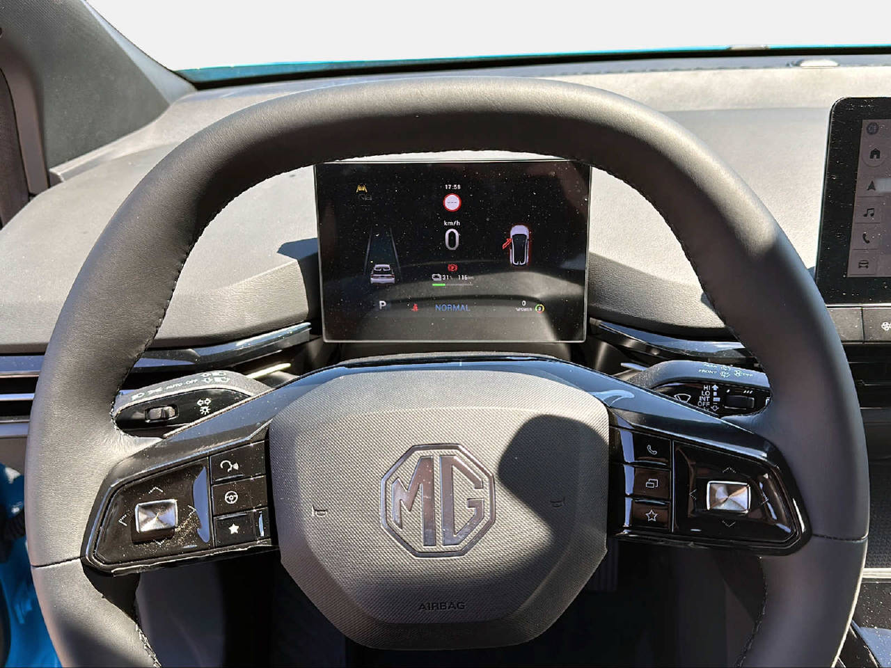 MG 4 Luxury 64kWh-image-11