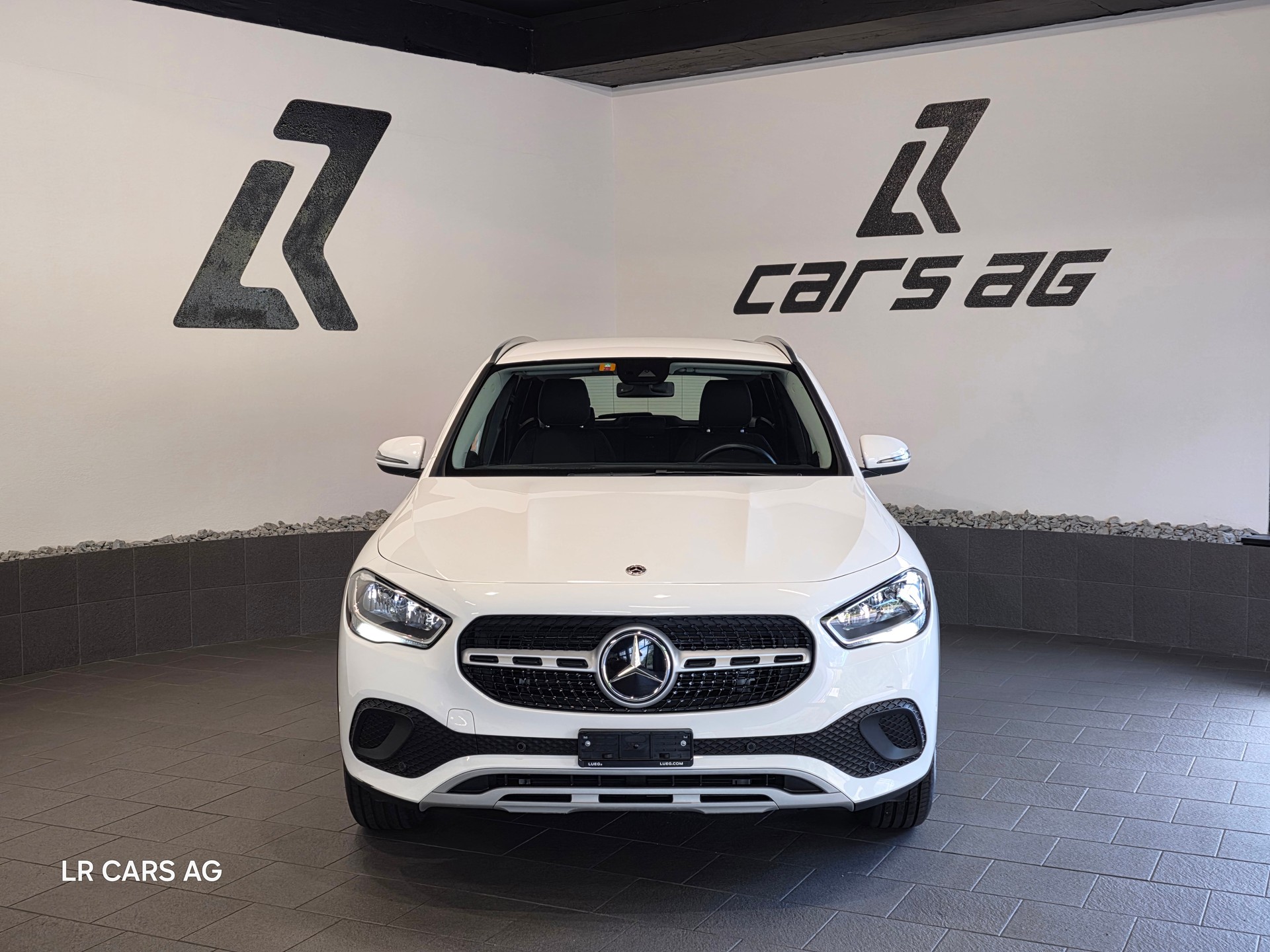 MERCEDES-BENZ GLA 200 Style 7G-DCT-image-2