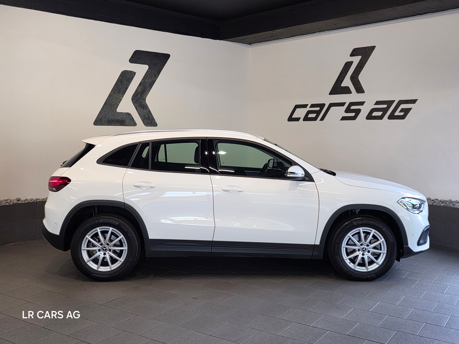 MERCEDES-BENZ GLA 200 Style 7G-DCT-image-4