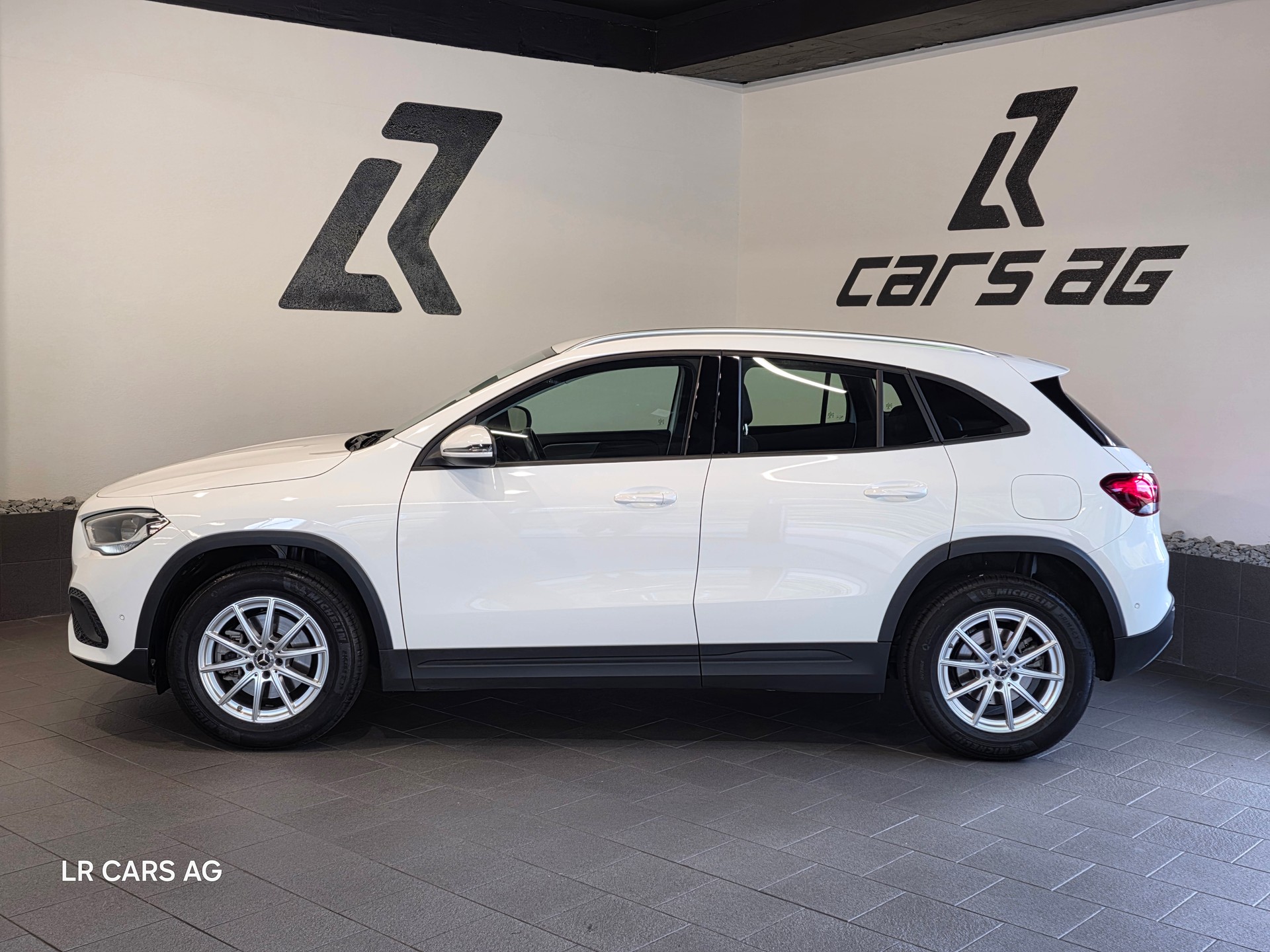 MERCEDES-BENZ GLA 200 Style 7G-DCT-image-3
