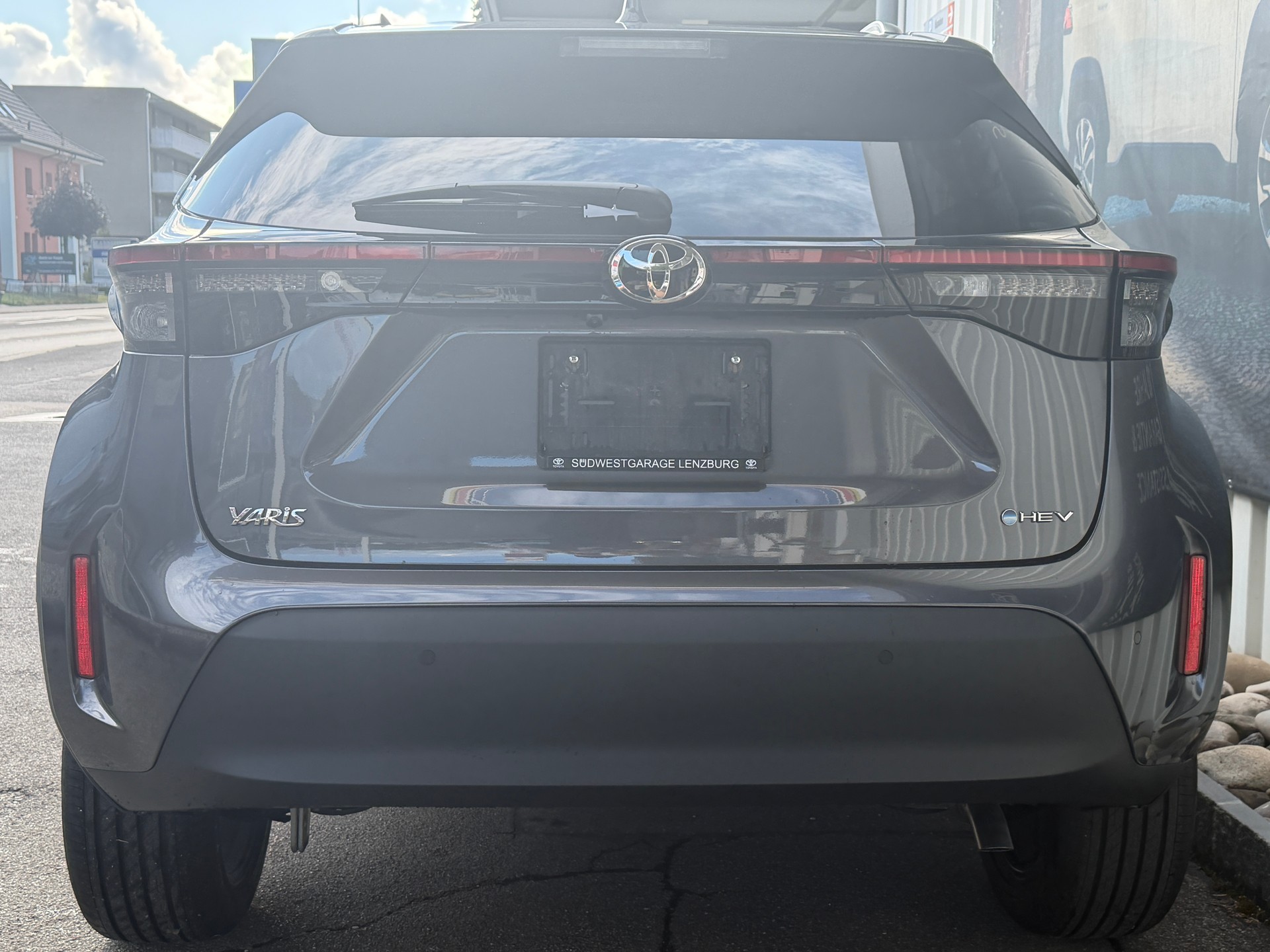 TOYOTA Yaris Cross 1.5 Premium FWD e-CVT-image-5