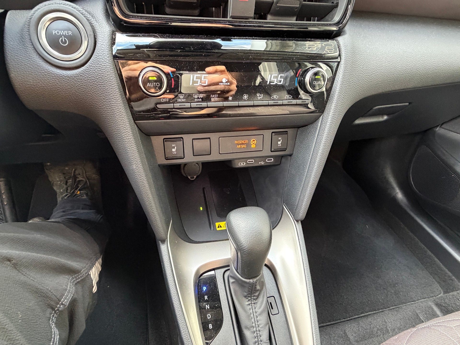 TOYOTA Yaris Cross 1.5 Premium FWD e-CVT-image-14