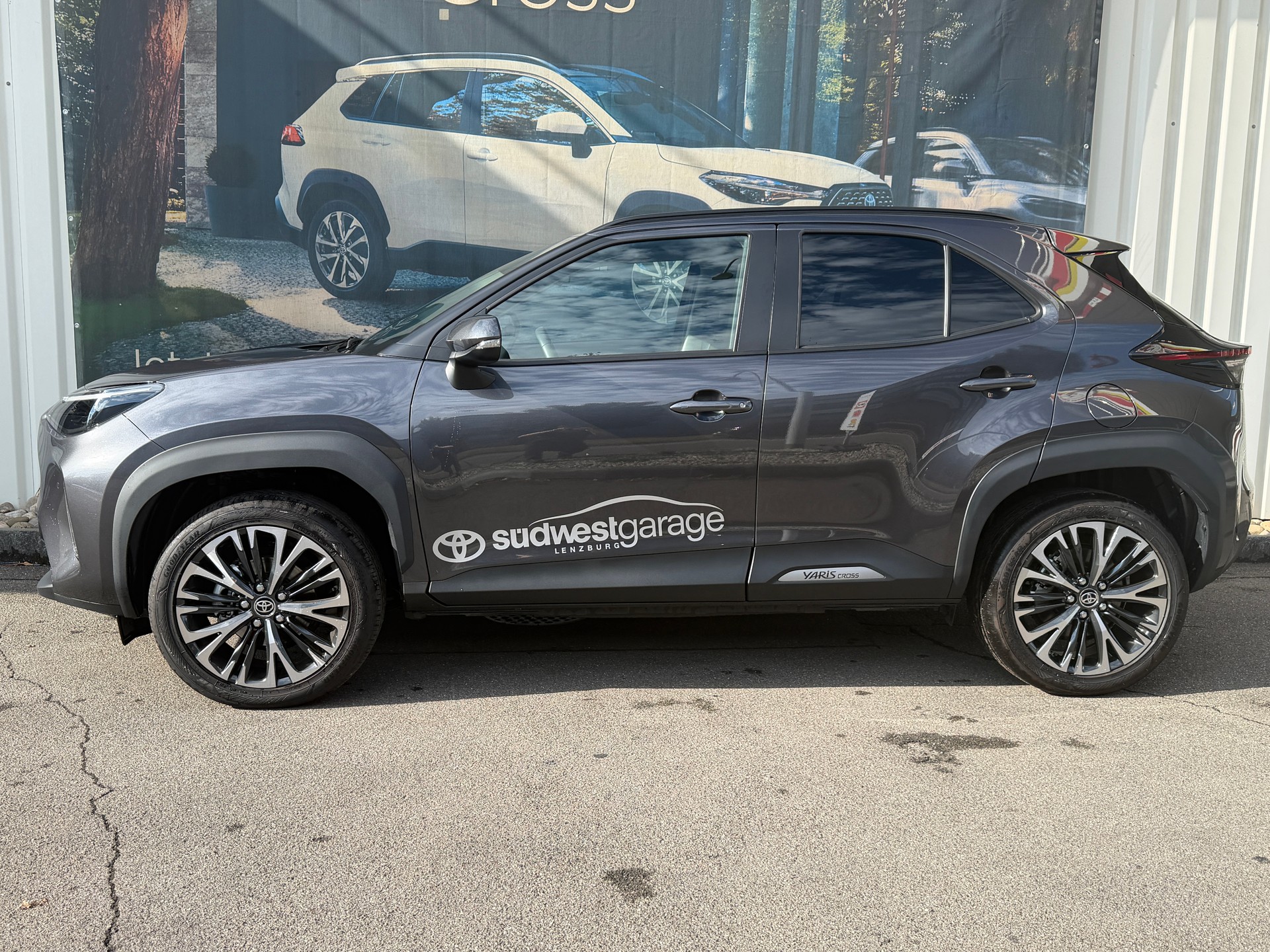 TOYOTA Yaris Cross 1.5 Premium FWD e-CVT-image-1