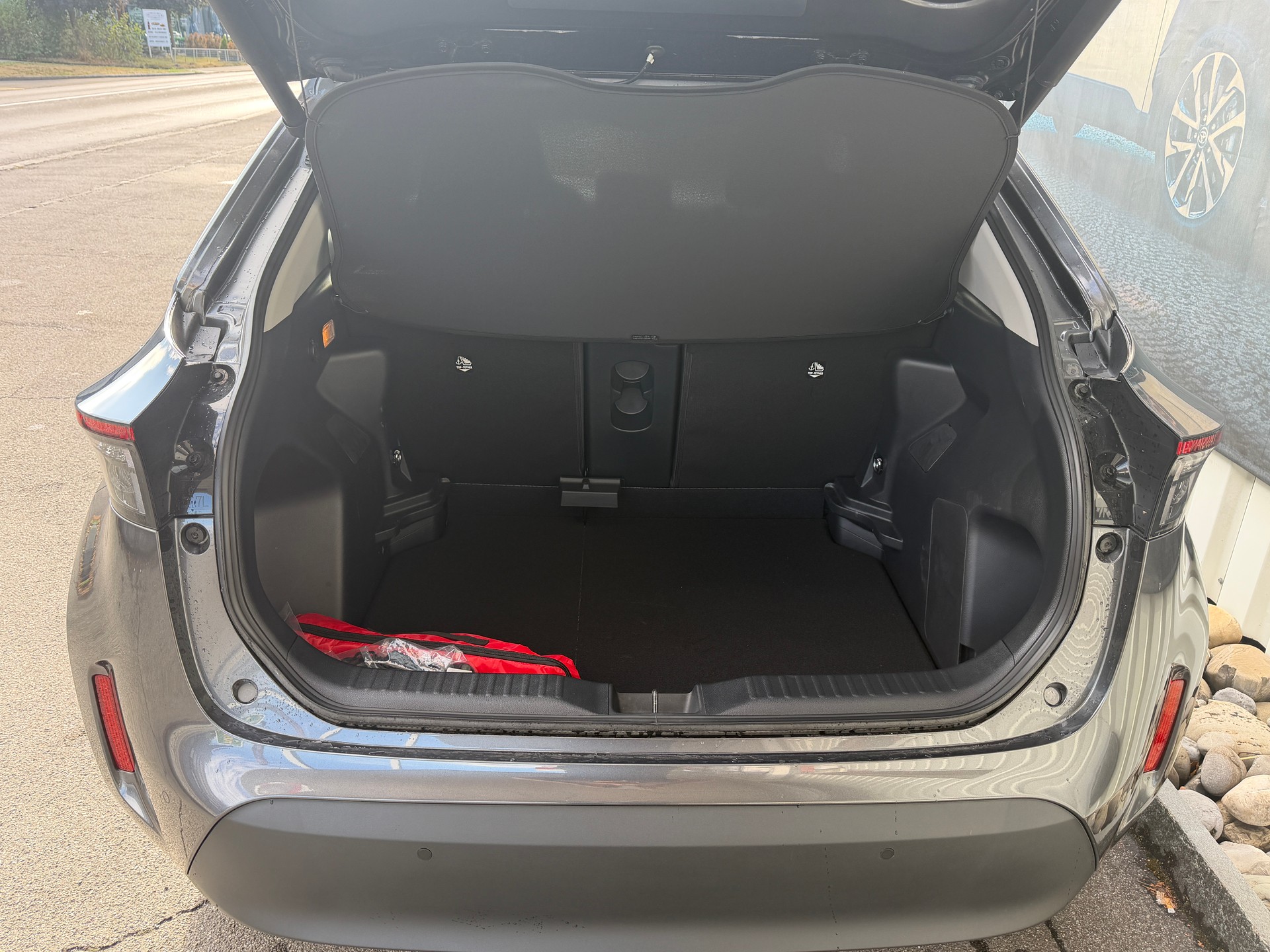 TOYOTA Yaris Cross 1.5 Premium FWD e-CVT-image-6