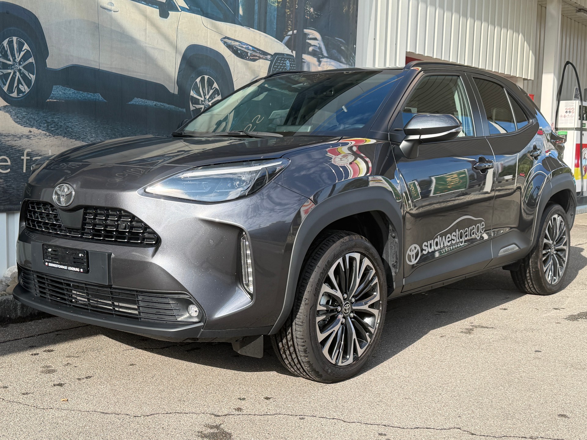 TOYOTA Yaris Cross 1.5 Premium FWD e-CVT-image-2