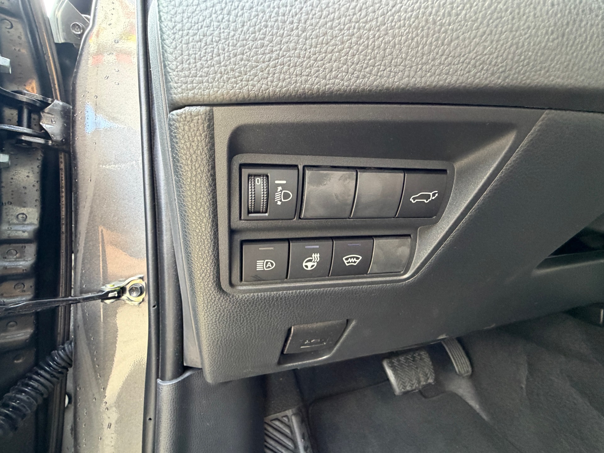 TOYOTA Yaris Cross 1.5 Premium FWD e-CVT-image-11