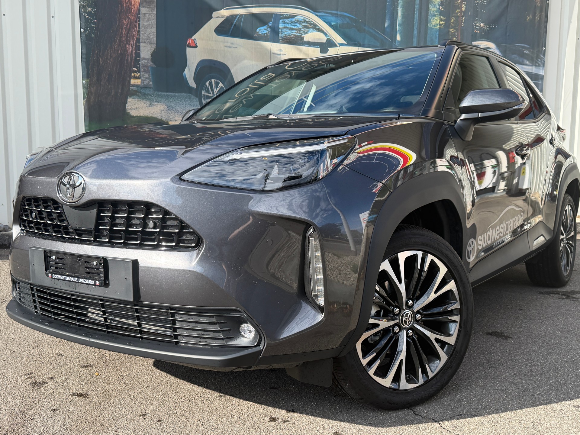 TOYOTA Yaris Cross 1.5 Premium FWD e-CVT-image-0