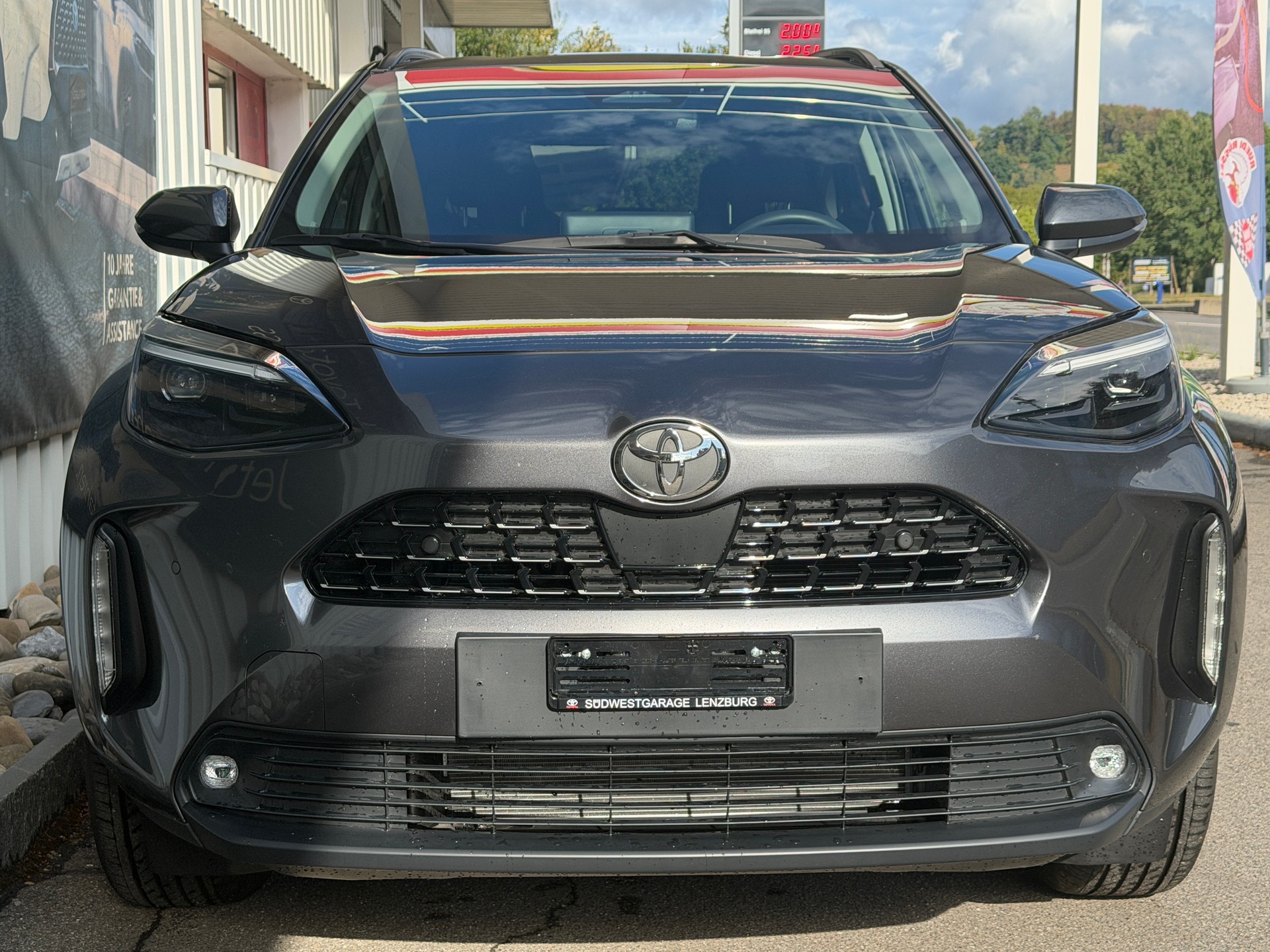 TOYOTA Yaris Cross 1.5 Premium FWD e-CVT-image-3