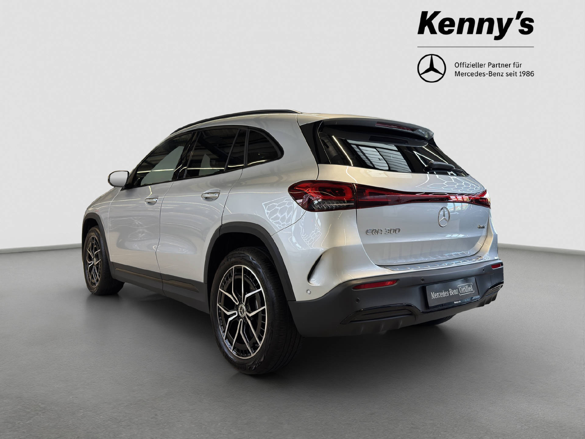 MERCEDES-BENZ EQA 300 Swiss Star AMG Line 4MATIC-image-4