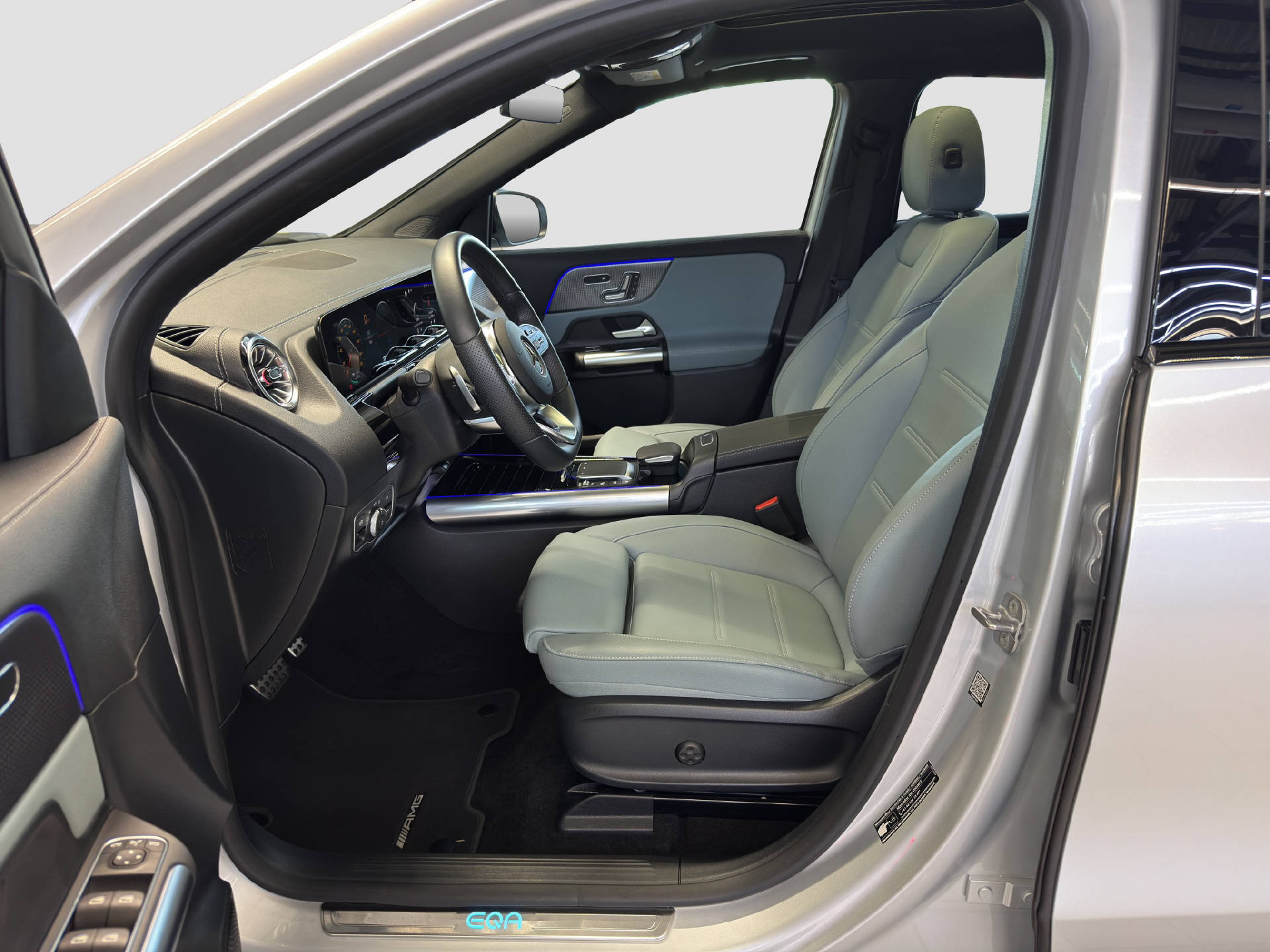 MERCEDES-BENZ EQA 300 Swiss Star AMG Line 4MATIC-image-7