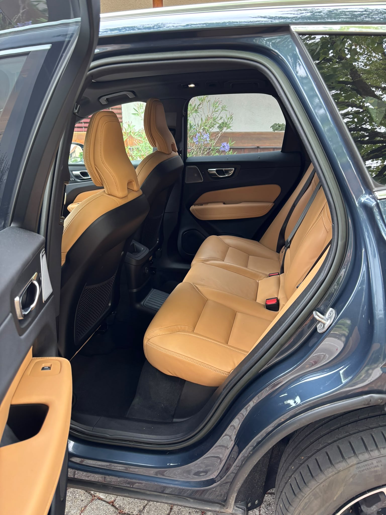 VOLVO XC60 T8 TE Inscription eAWD-image-3