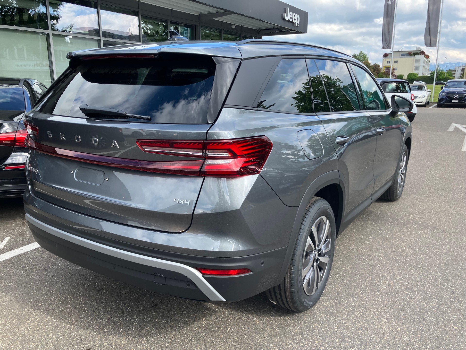 SKODA Kodiaq 2.0 TSI Dynamic 4x4 DSG-image-4
