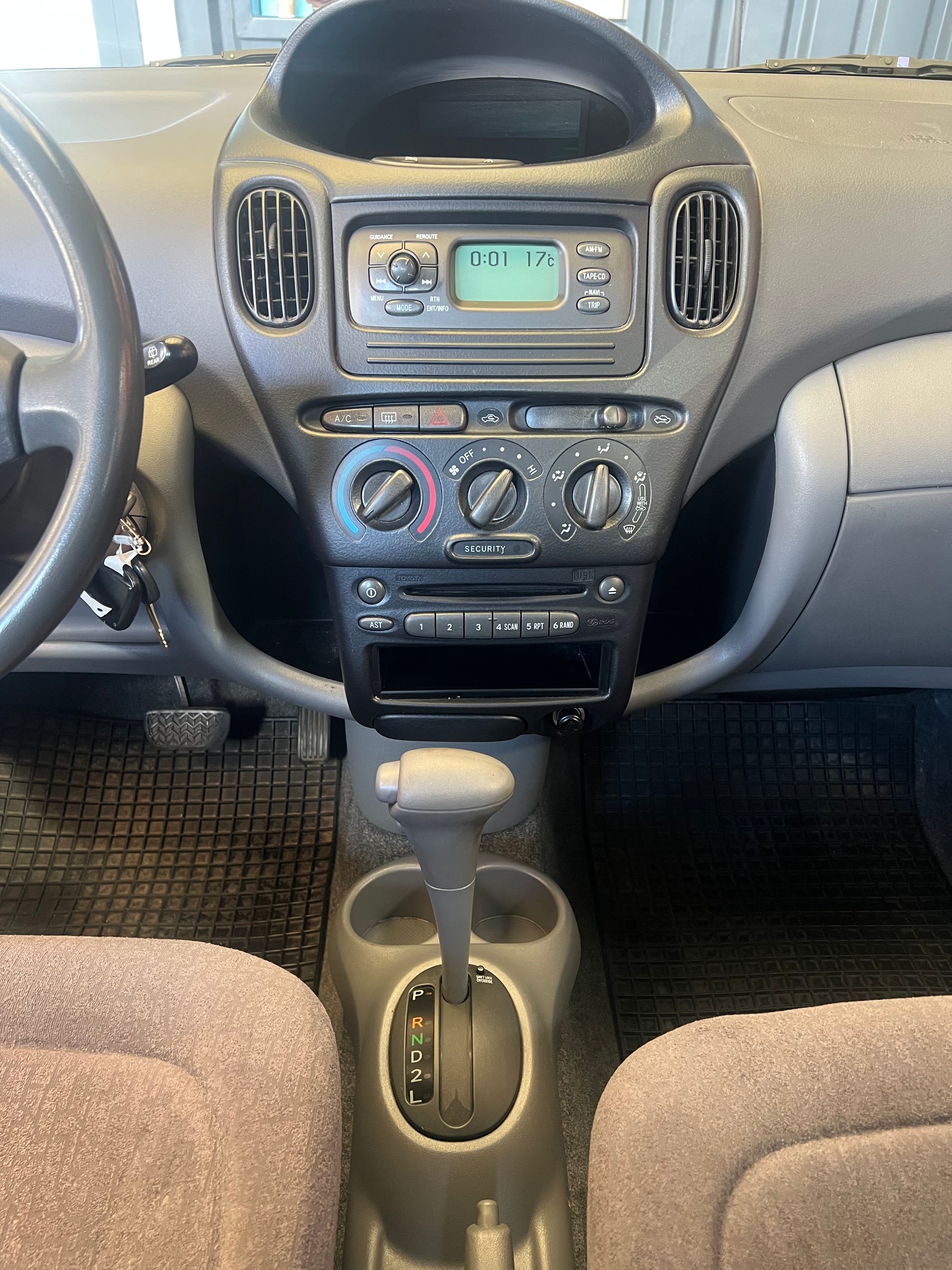 TOYOTA Yaris Verso 1.3 Linea Sol-image-5