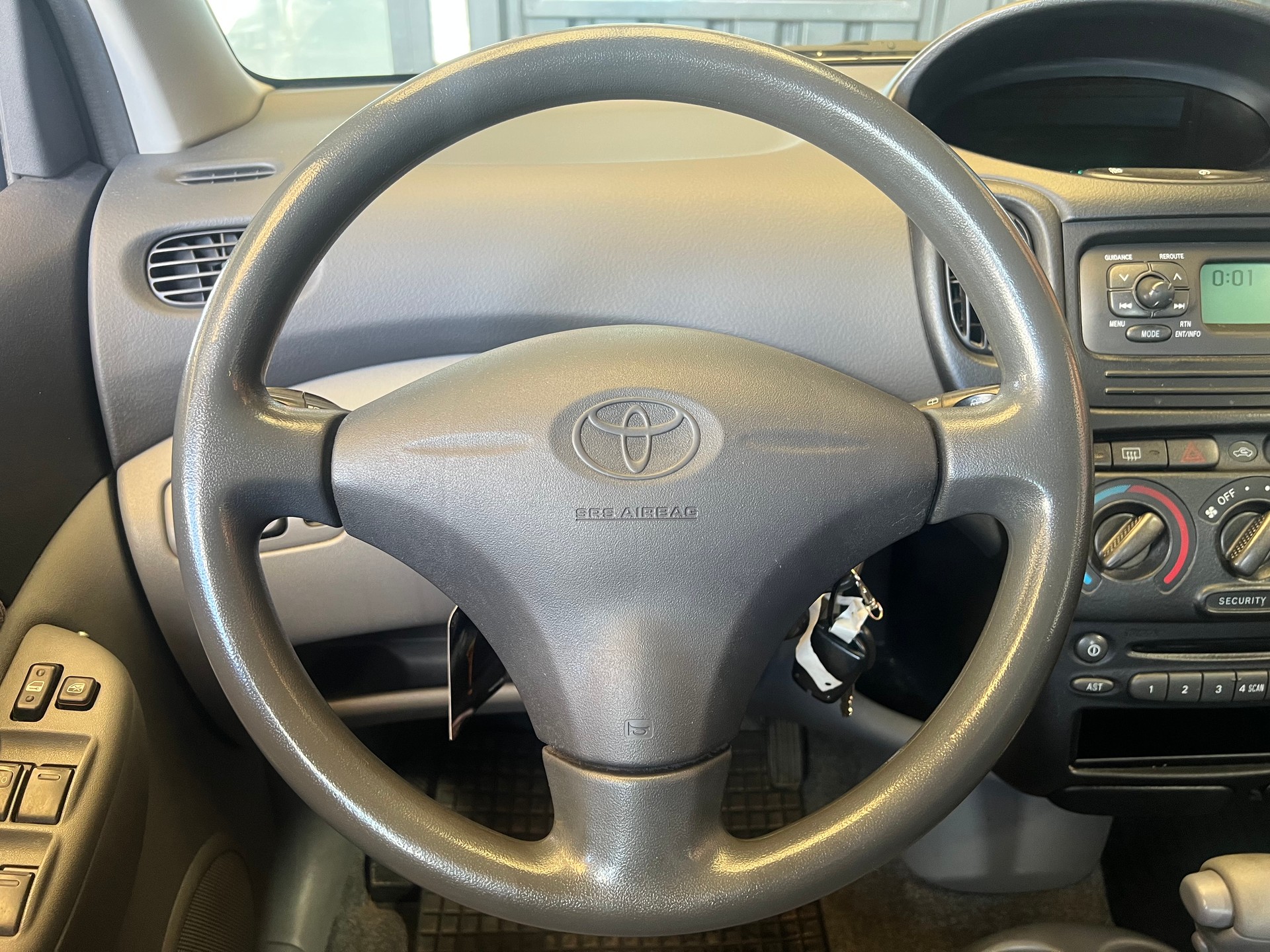 TOYOTA Yaris Verso 1.3 Linea Sol-image-6