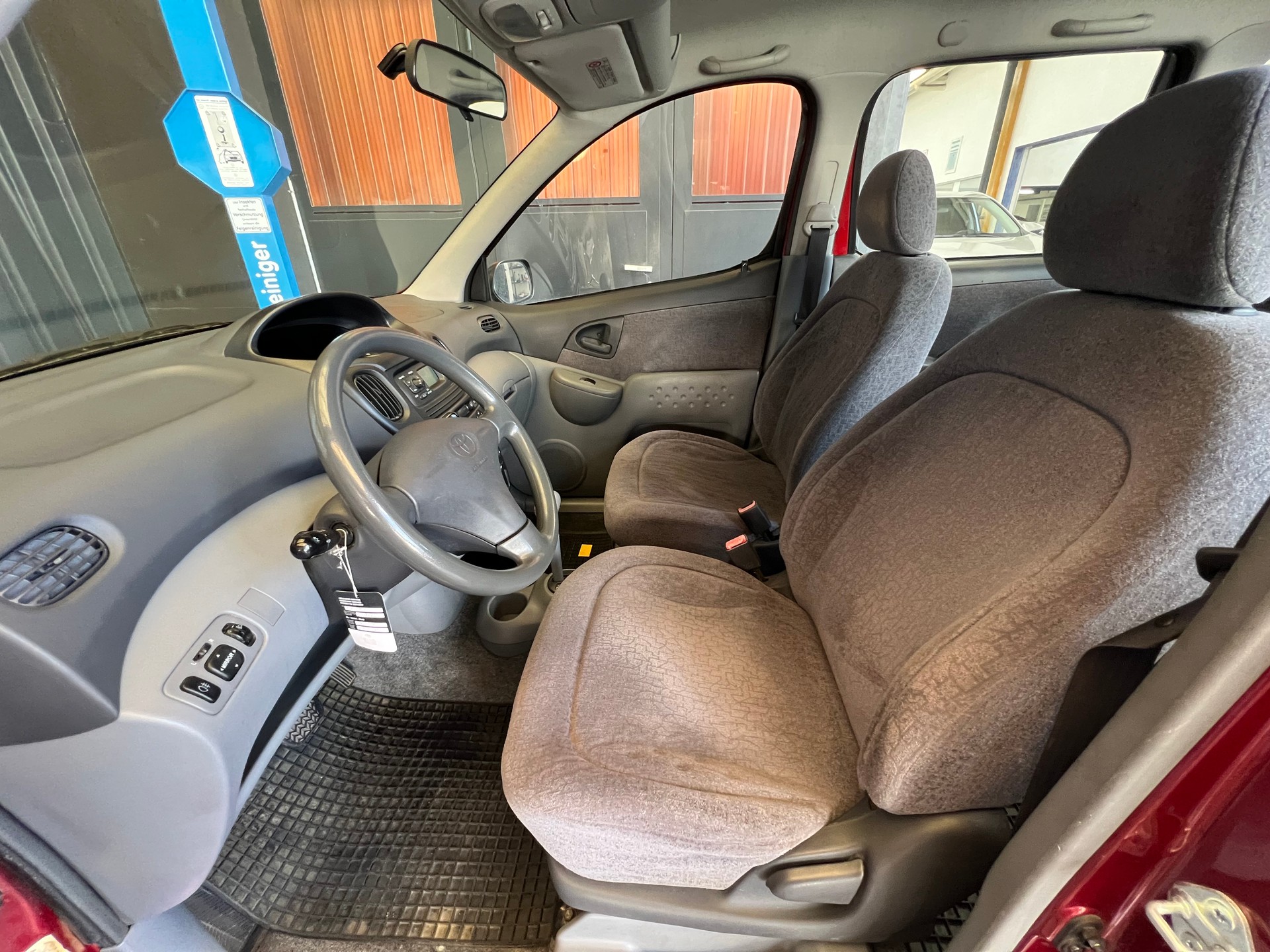TOYOTA Yaris Verso 1.3 Linea Sol-image-7