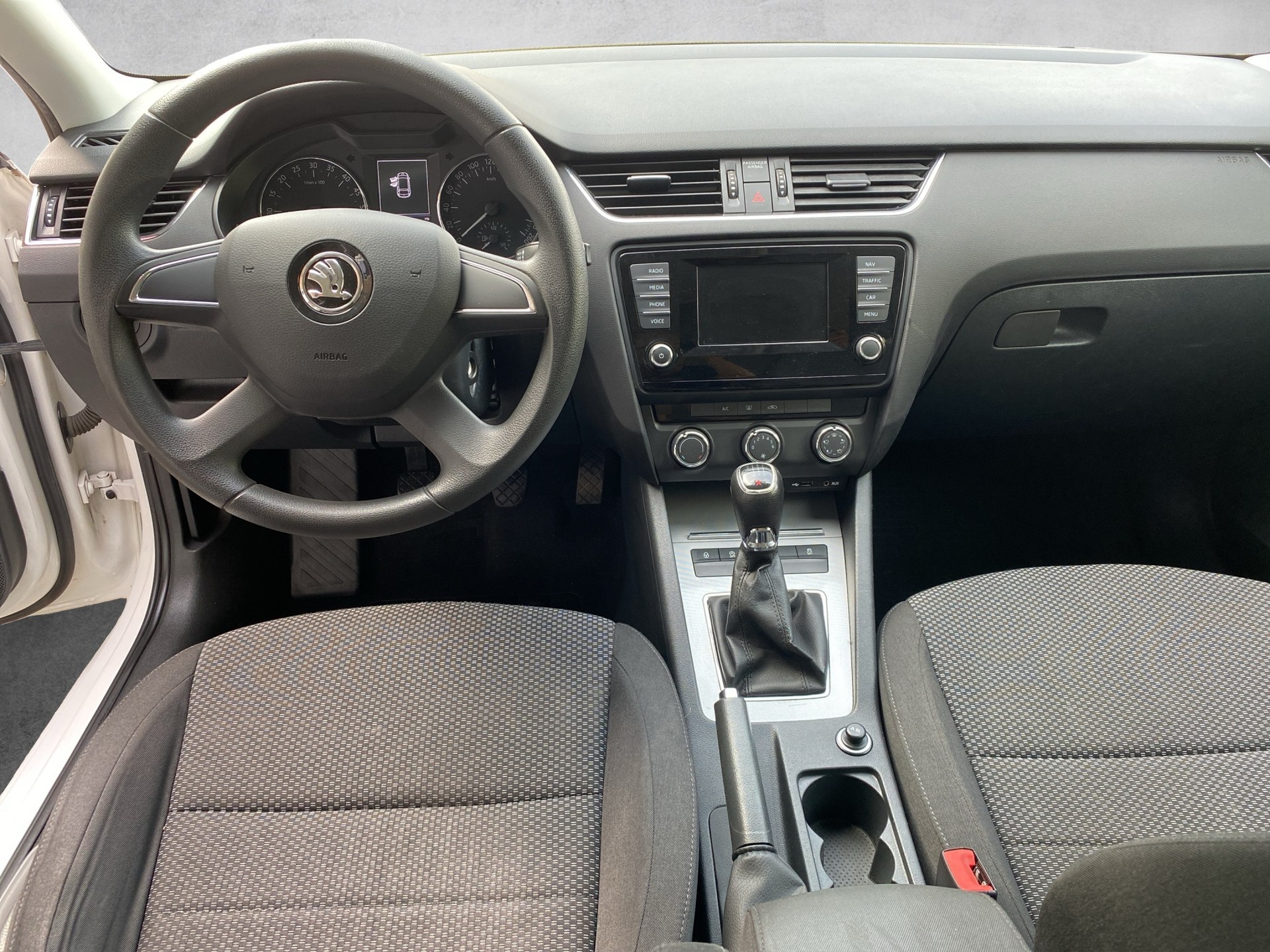 SKODA Octavia Combi 1.6 TDI Ambition 4x4-image-5