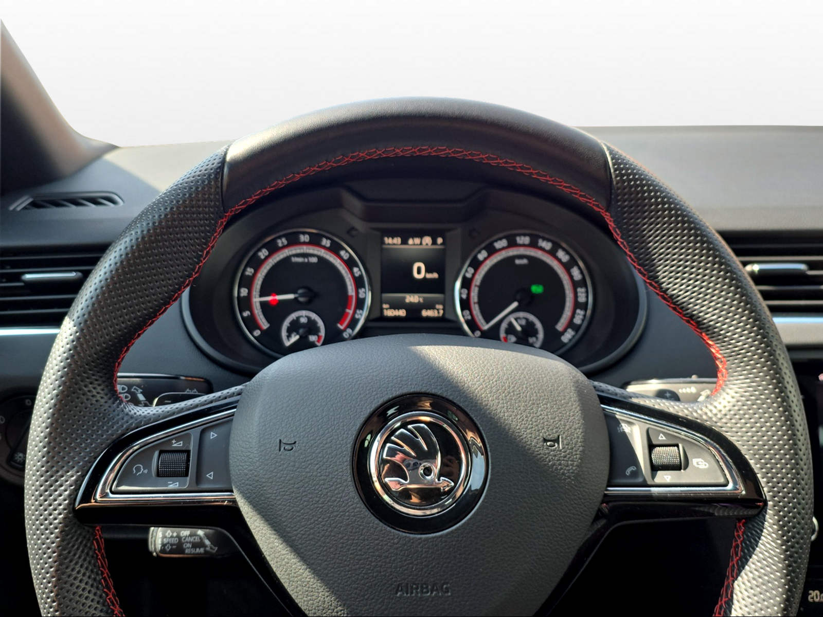 SKODA Octavia Combi 2.0 TDI RS 4x4 DSG-image-4