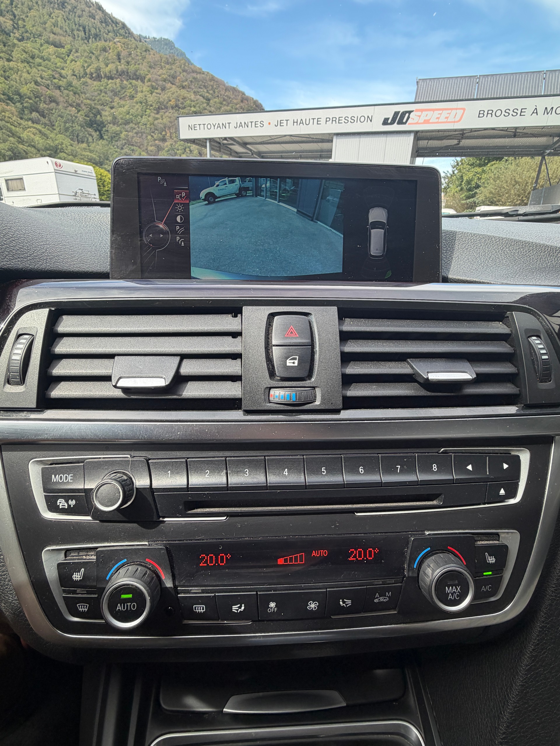 BMW 330d xDrive Touring Luxury Line Steptronic-image-14