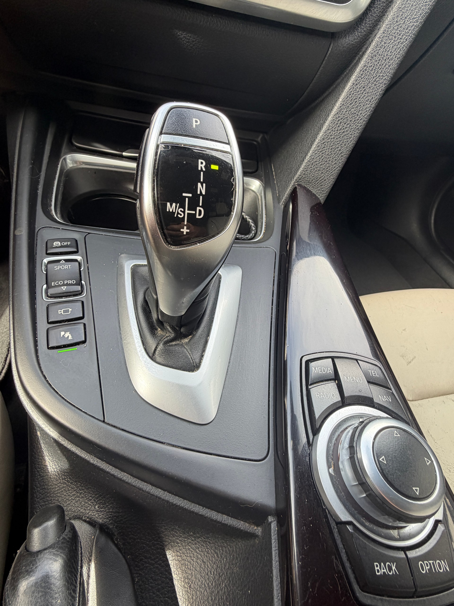 BMW 330d xDrive Touring Luxury Line Steptronic-image-15