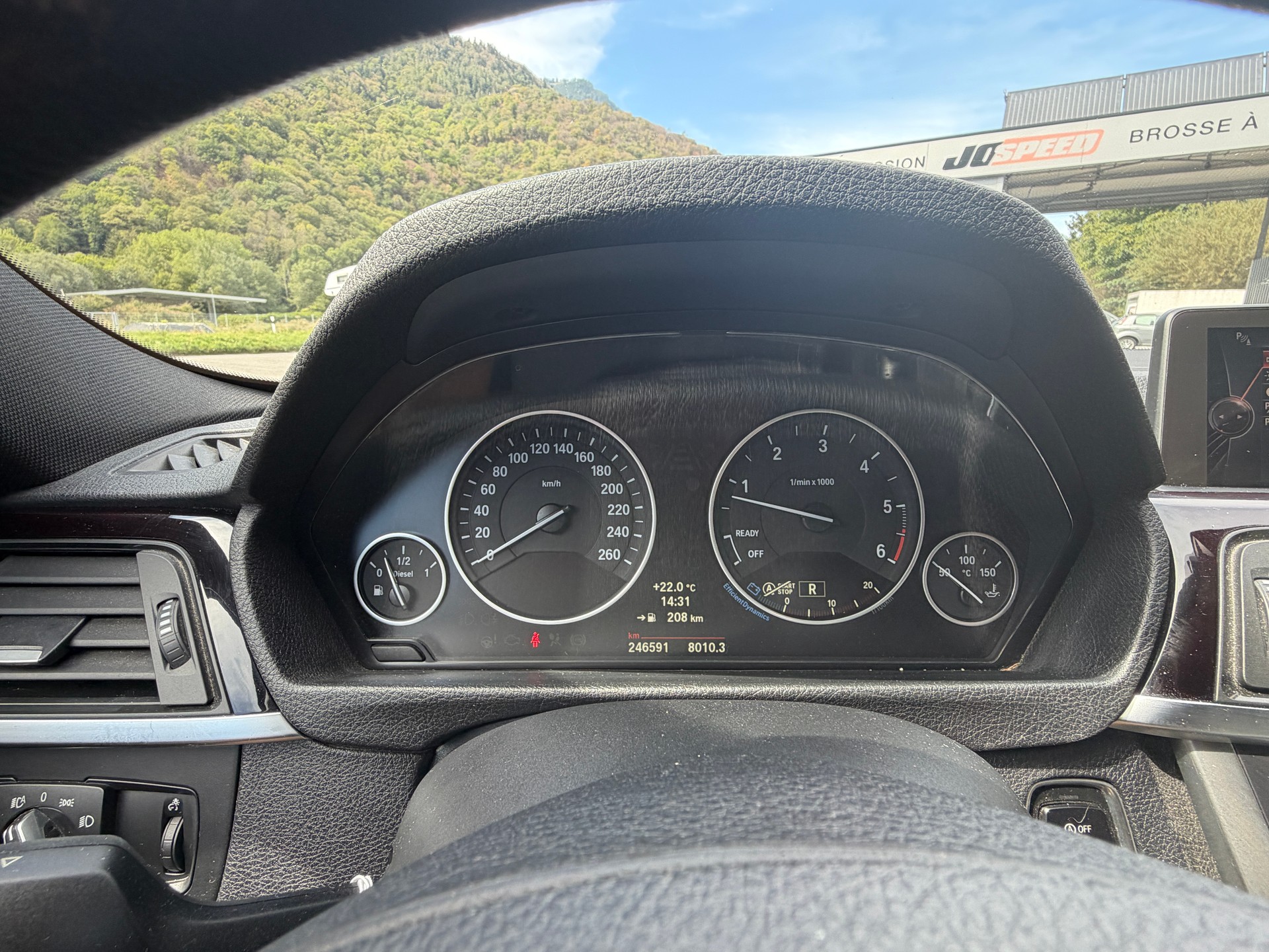 BMW 330d xDrive Touring Luxury Line Steptronic-image-6
