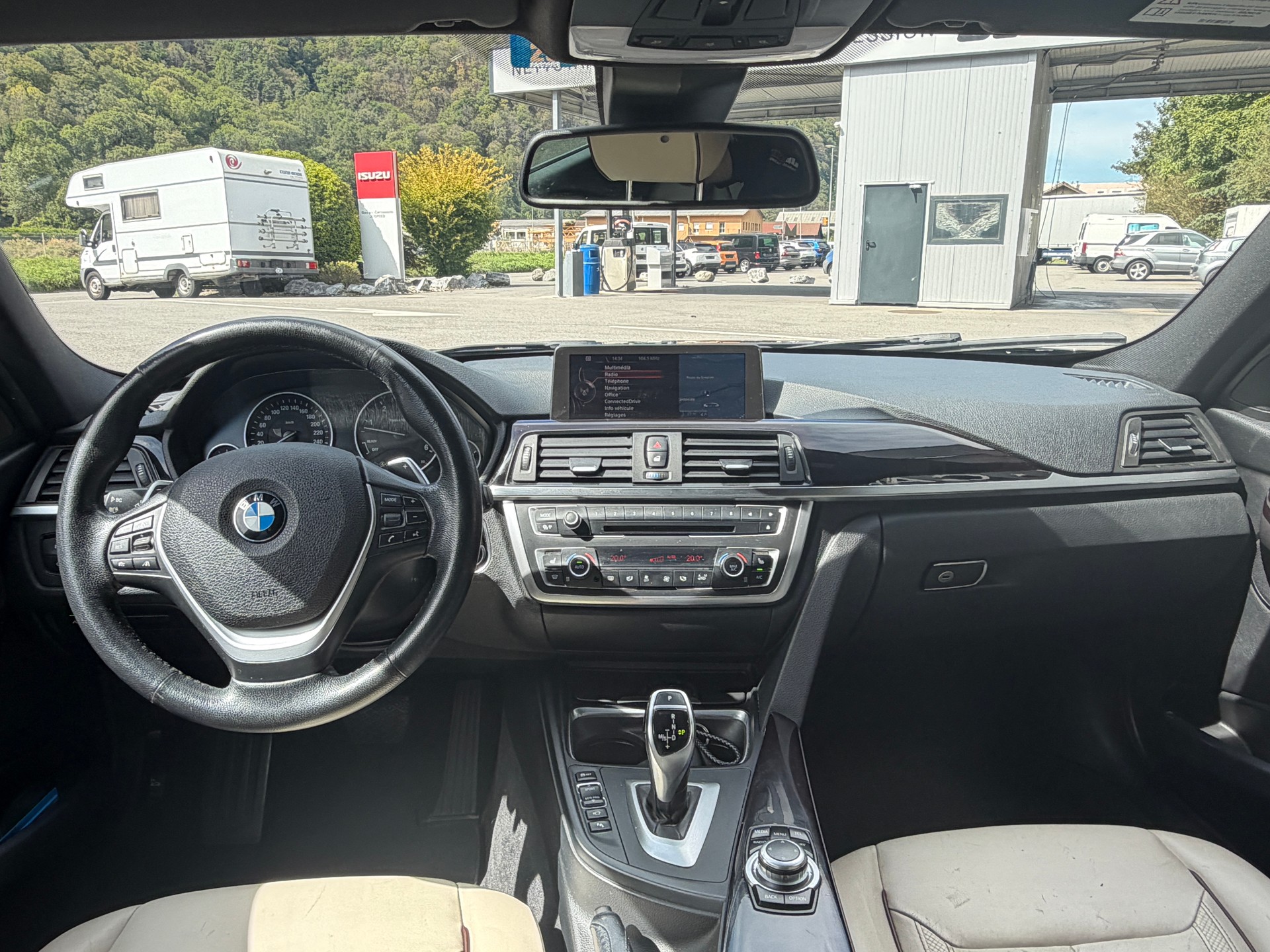 BMW 330d xDrive Touring Luxury Line Steptronic-image-20