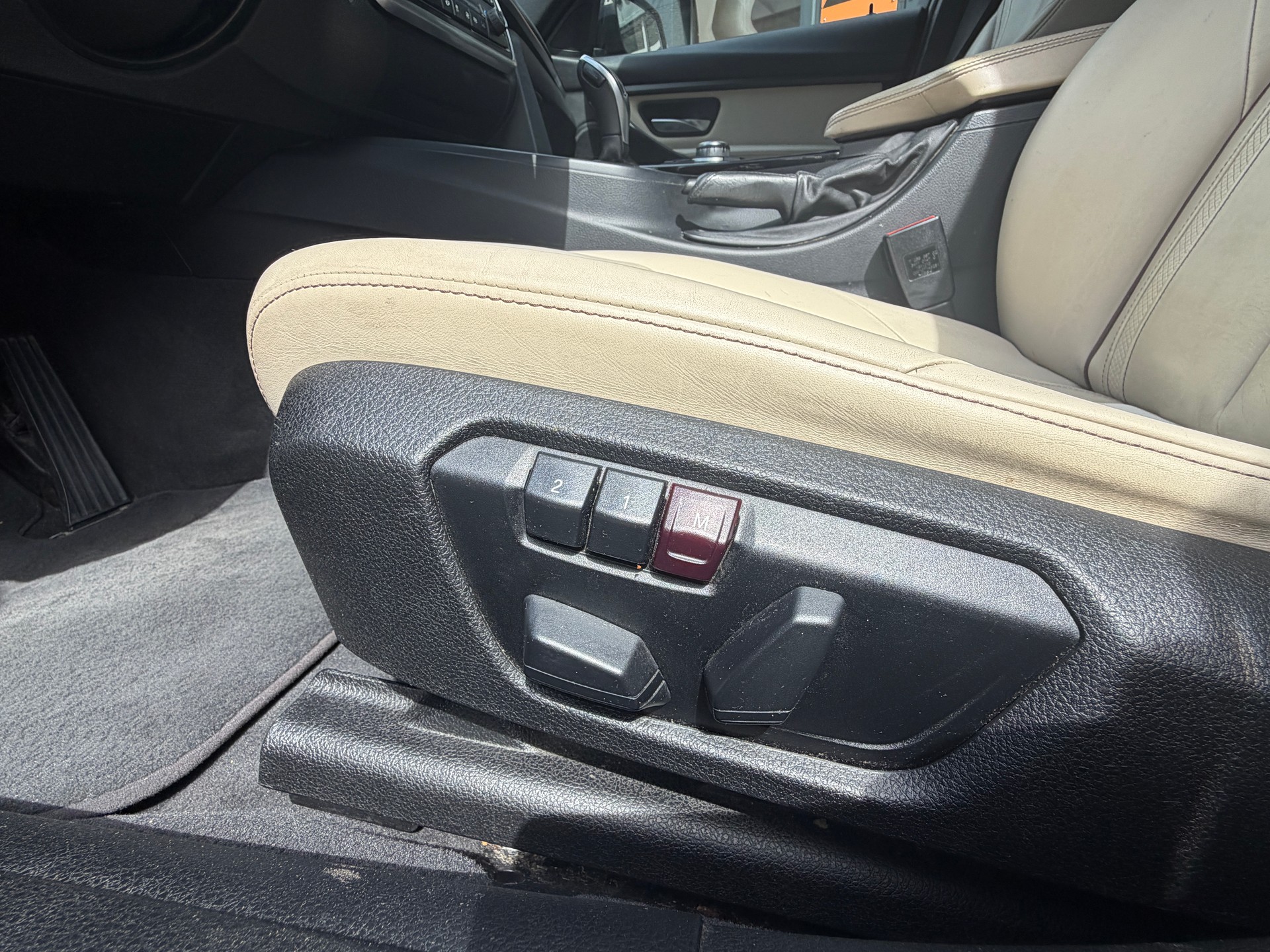 BMW 330d xDrive Touring Luxury Line Steptronic-image-10