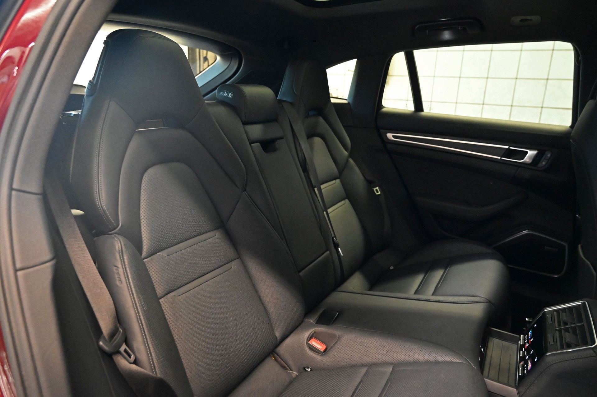 PORSCHE Panamera 4 E-Hybrid PDK "cherry metallic"-image-26
