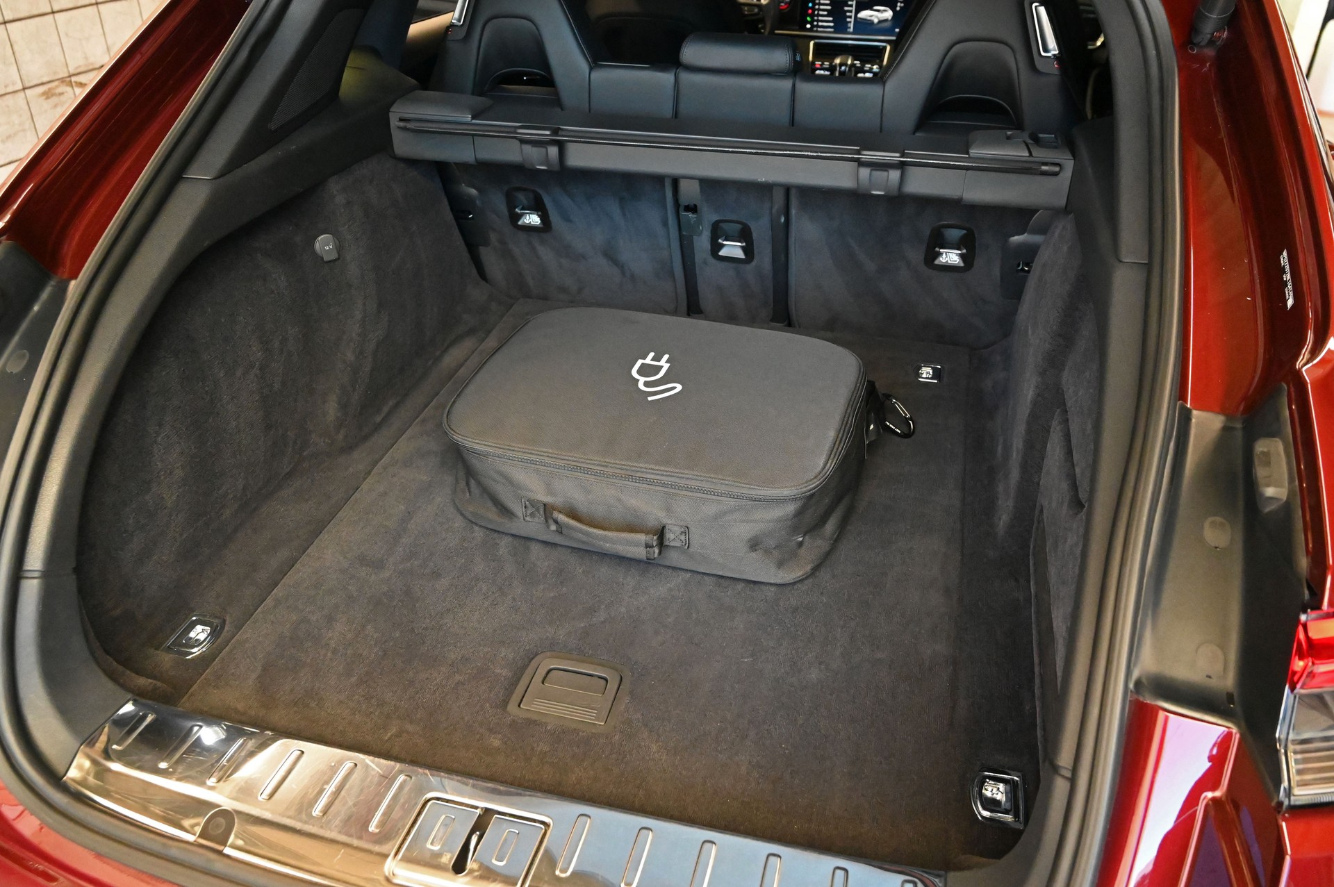 PORSCHE Panamera 4 E-Hybrid PDK "cherry metallic"-image-22