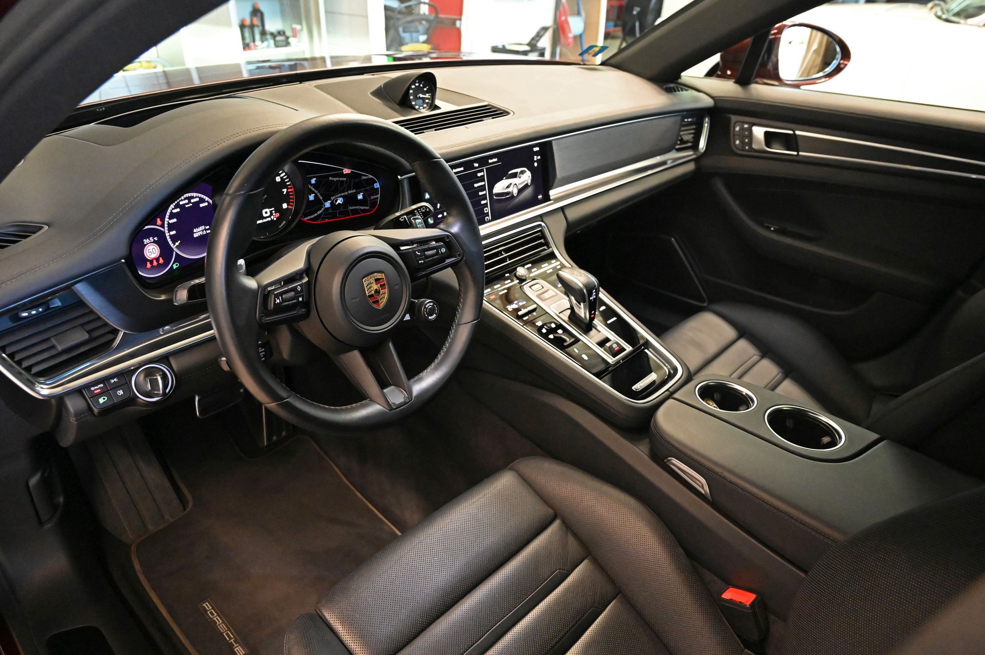 PORSCHE Panamera 4 E-Hybrid PDK "cherry metallic"-image-10