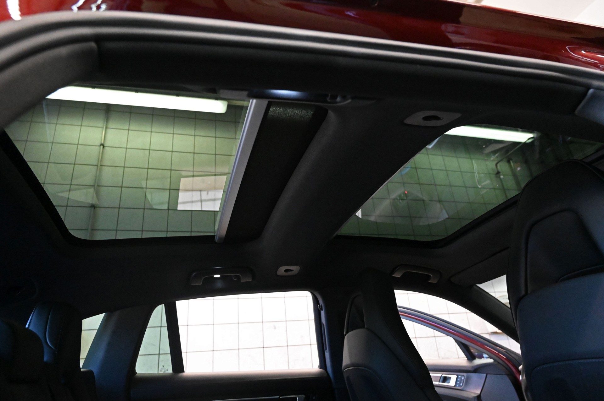 PORSCHE Panamera 4 E-Hybrid PDK "cherry metallic"-image-25